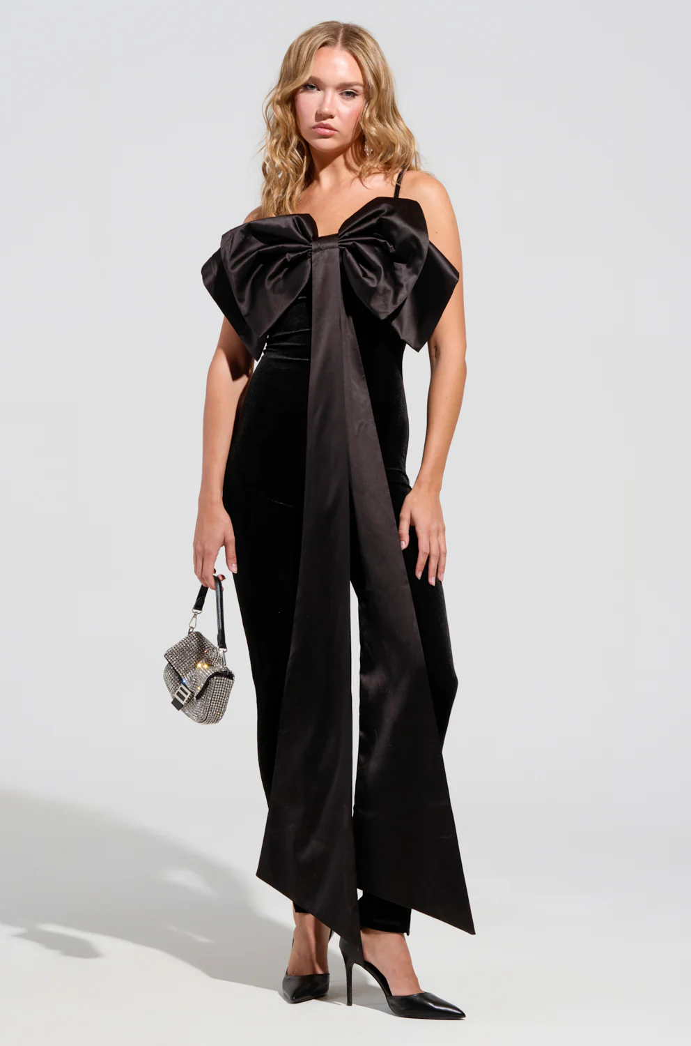 I'M THE GIFT VELVET JUMPSUIT WITH A BOW - Image 3