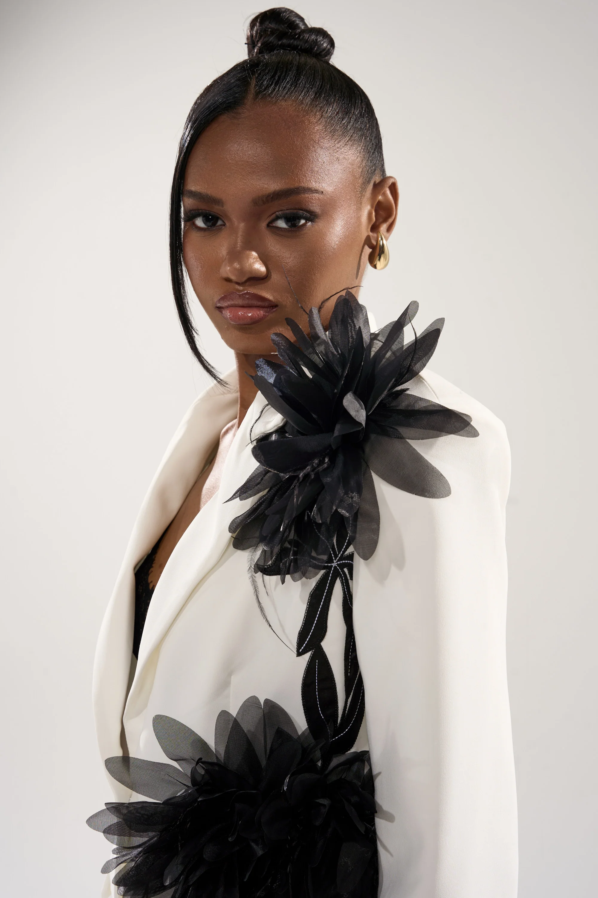 IN FULL BLOOM APPLIQUE BLAZER - Image 10