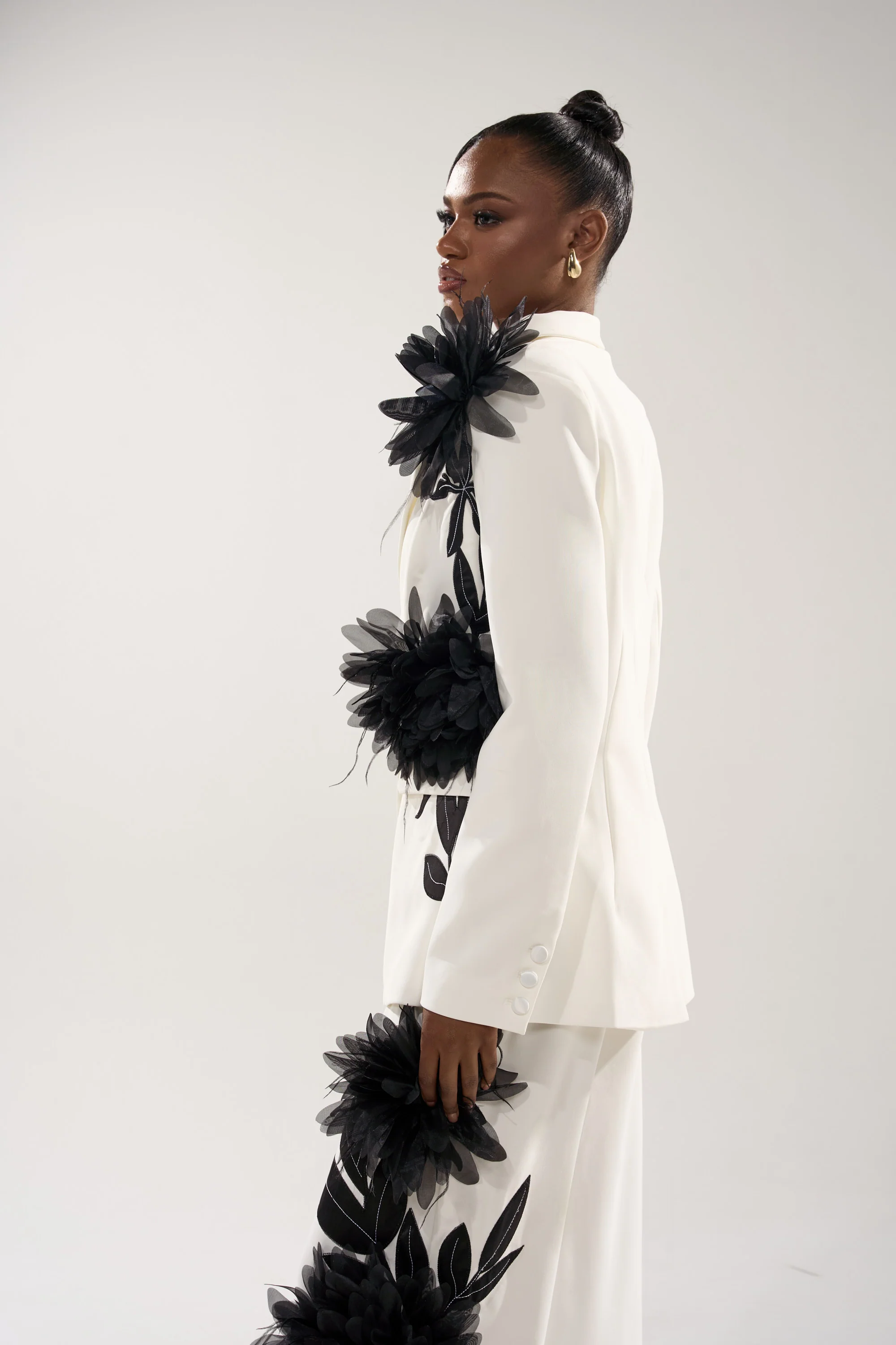 IN FULL BLOOM APPLIQUE BLAZER - Image 3