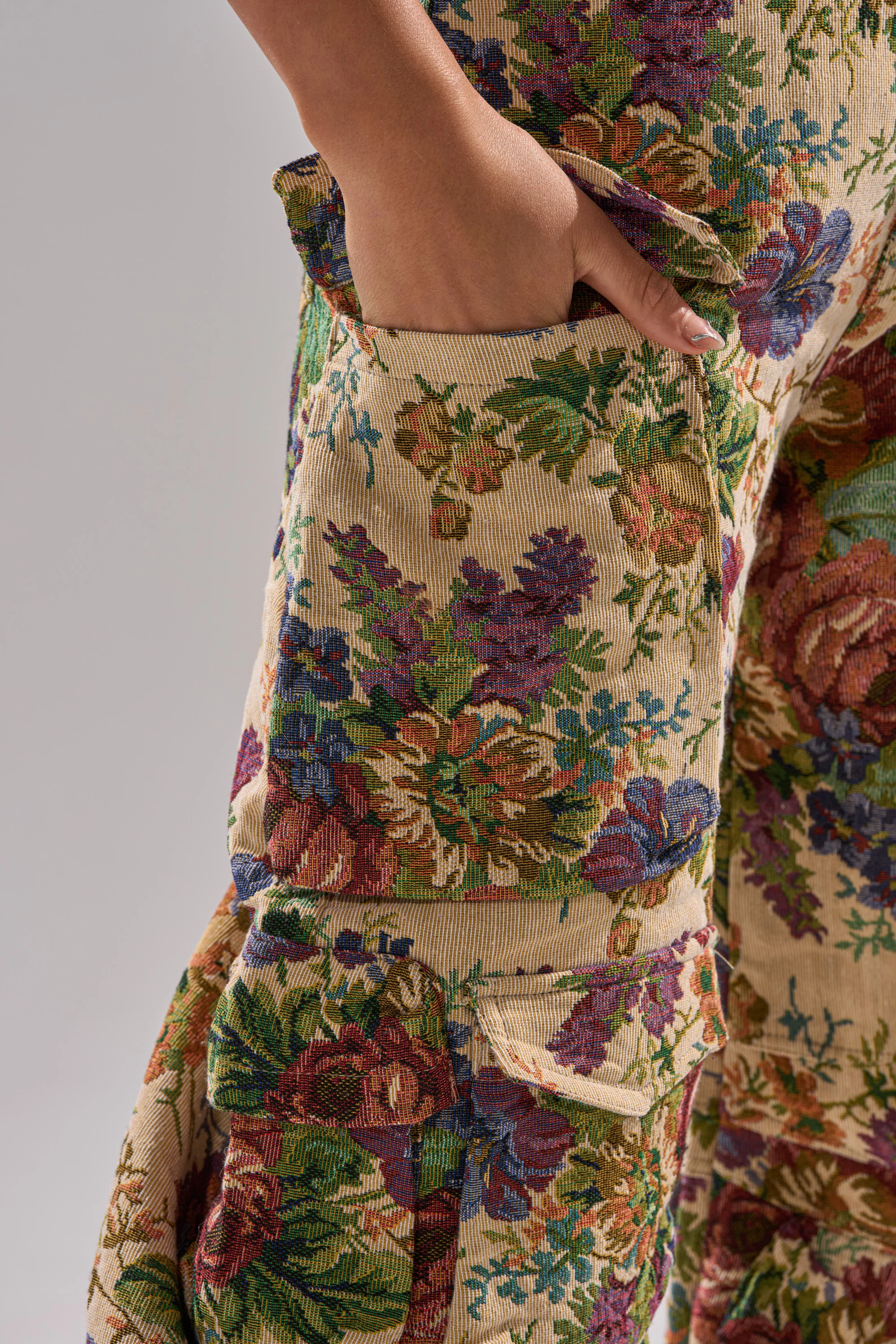 IN HER ELEMENT FLORAL WOVEN JUMPSUIT - Image 9