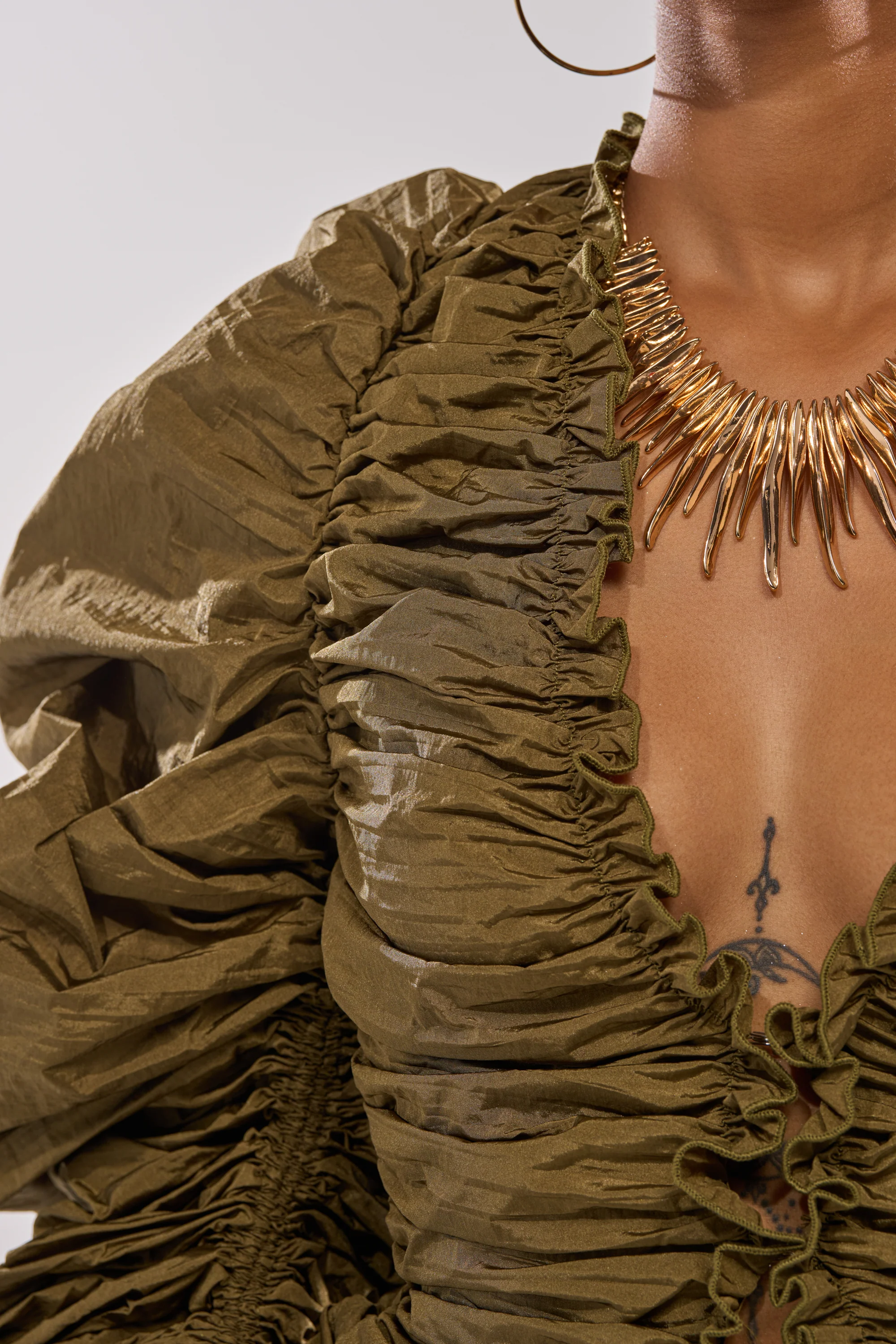 IN IT TO WIN IT RUCHED BLOUSE - Image 8