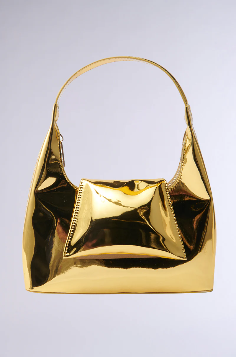 IN LONDON WITH IT PURSE