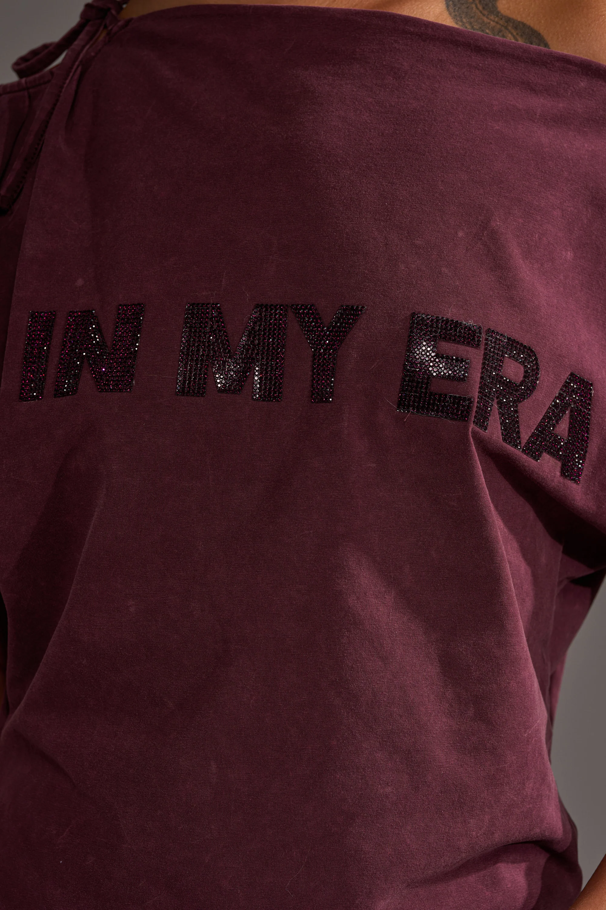 IN MY ERA OFF-THE-SHOULDER TEE - Image 11