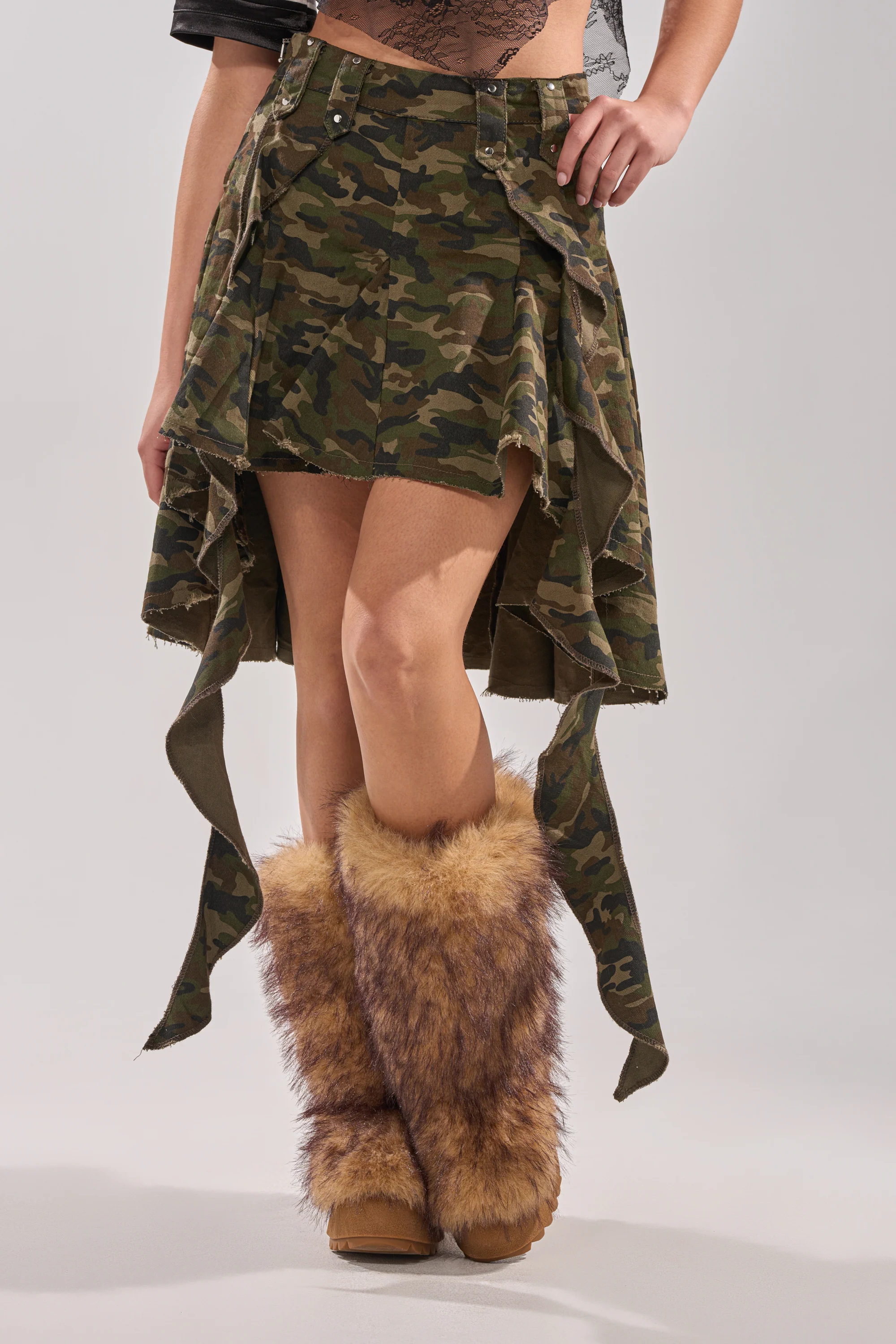 IN THE TRENCHES CAMO MINI SKIRT - Image 2