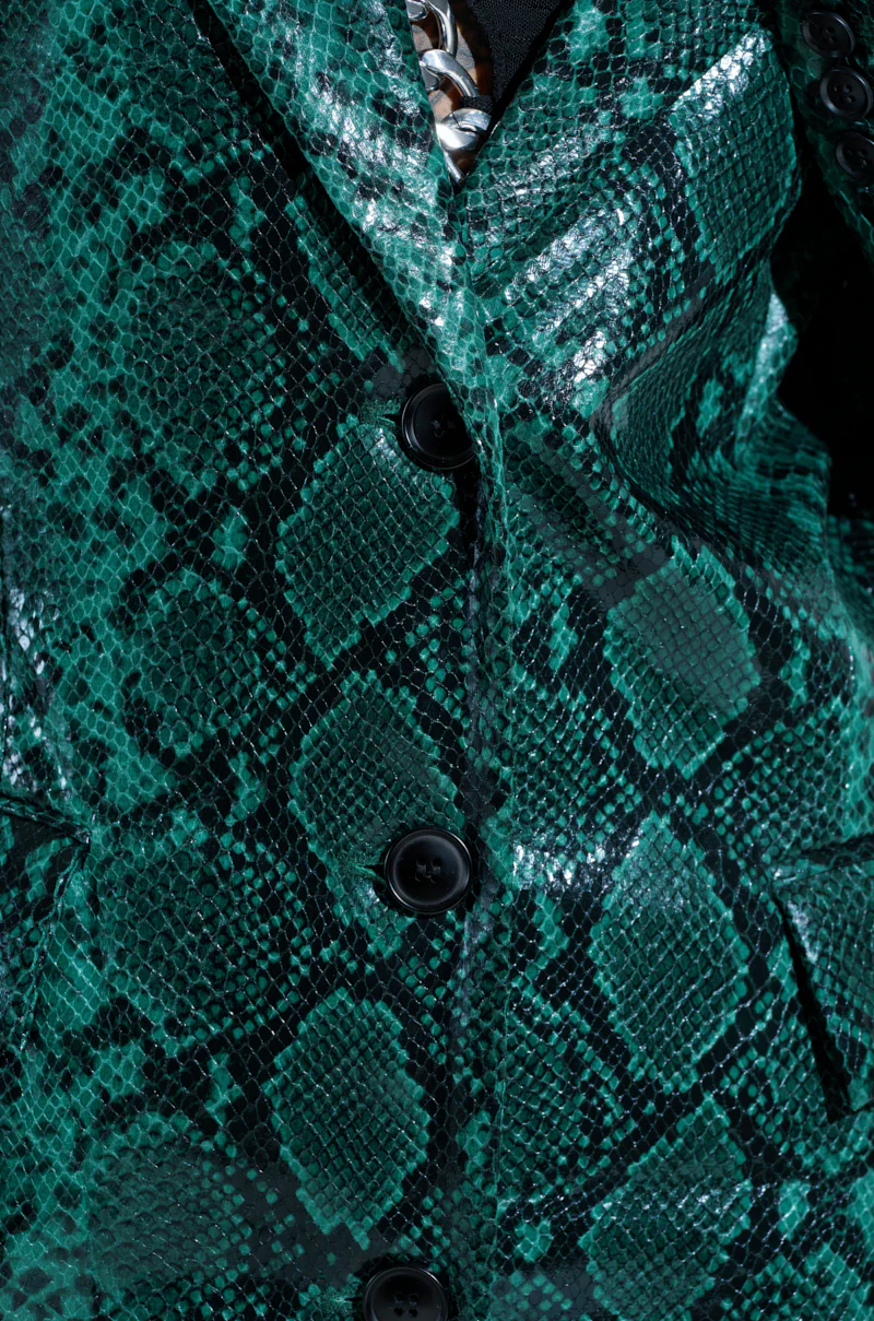 INCOGNITO SNAKE PRINT TRENCH IN GREEN - Image 11
