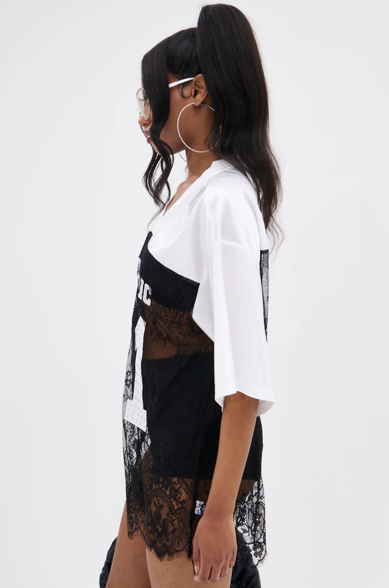 IT GIRL LACE JERSEY DRESS IN WHITE AND BLACK - Image 4