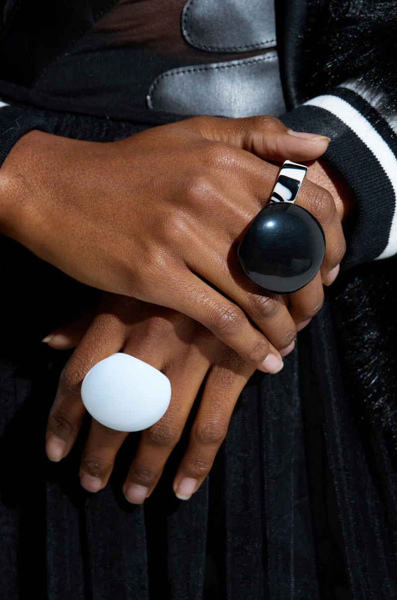 ITS BLACK AND WHITE RING SET - Image 2