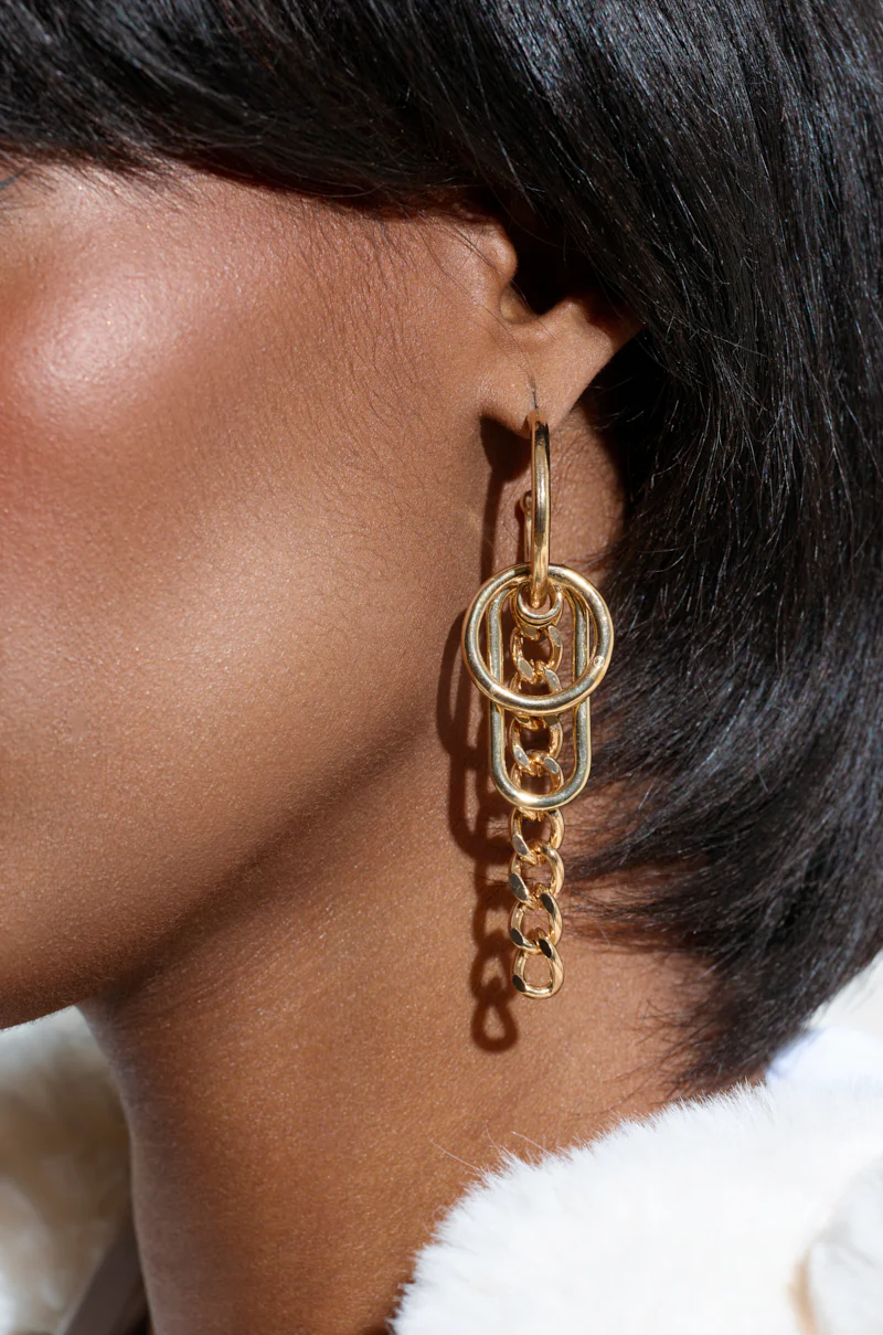 ITS GIVING HOOP EARRING - Image 2