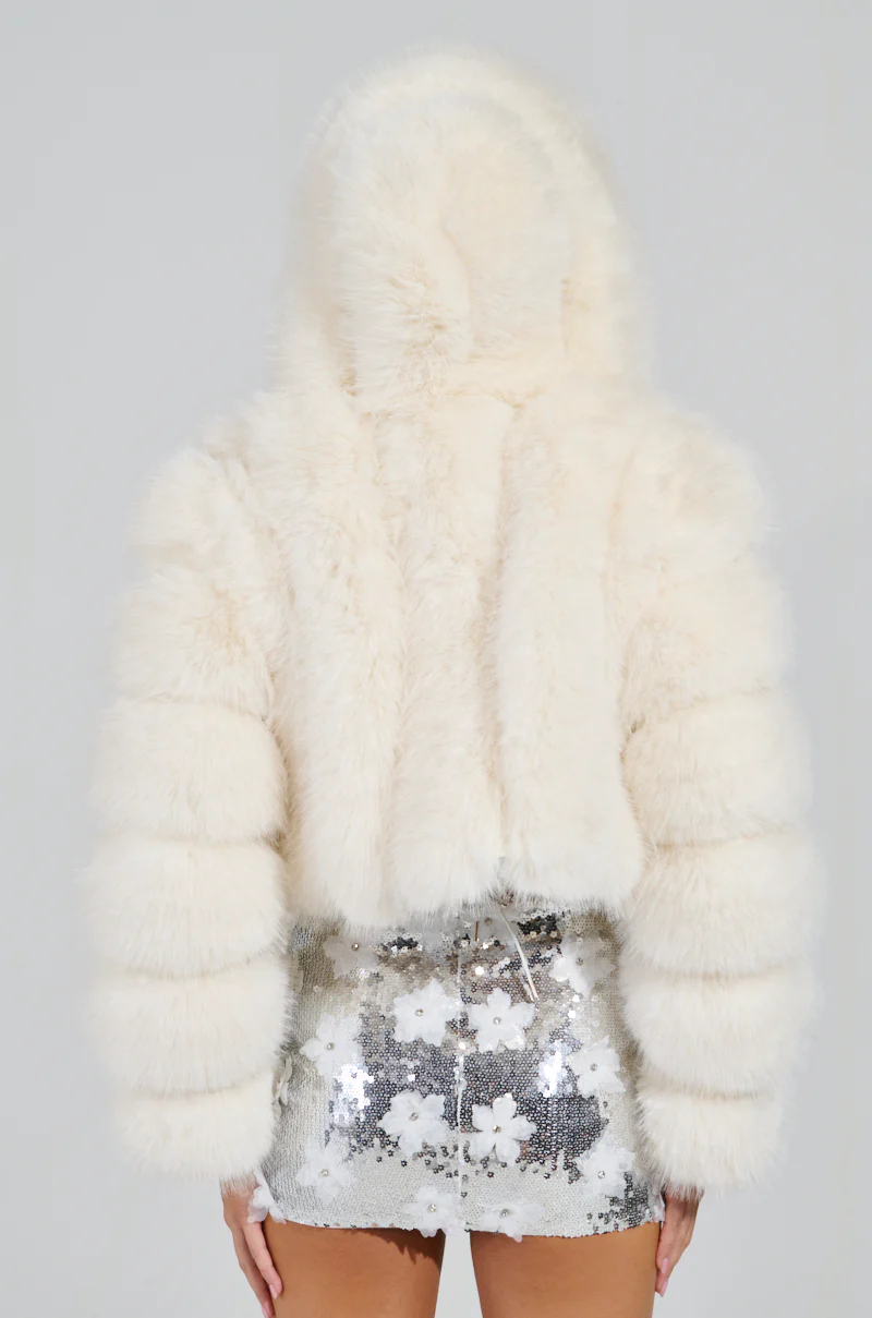 JOLENE FAUX FUR COAT IN WHITE - Image 4