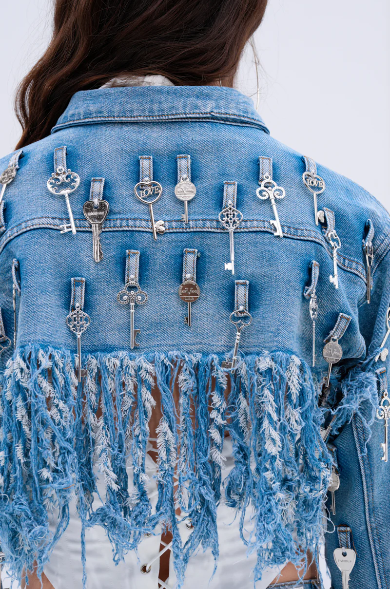 KEY TO THE CITY CROPPED DENIM JACKET - Image 9