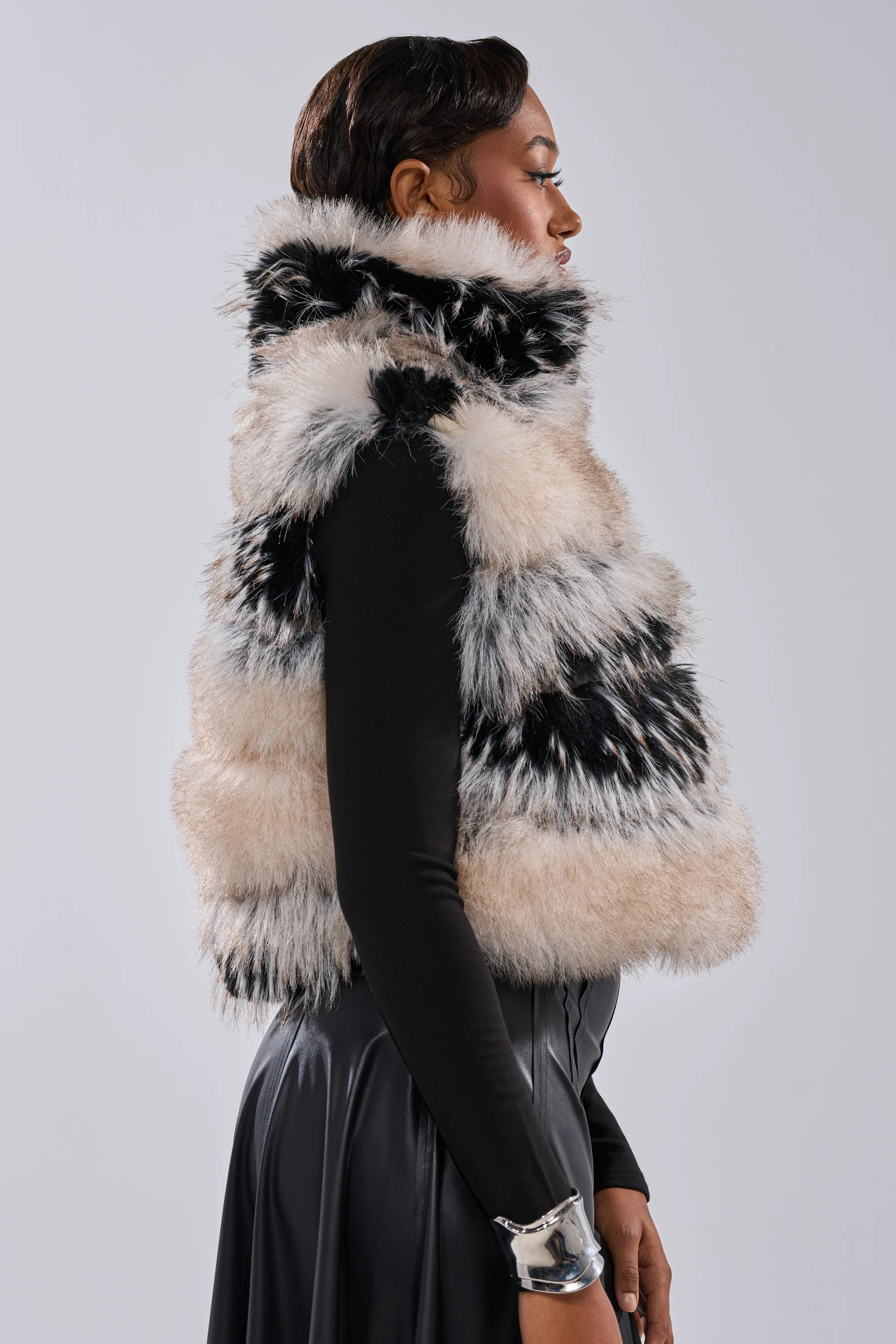 KIKI FAUX FUR VEST - Image 11