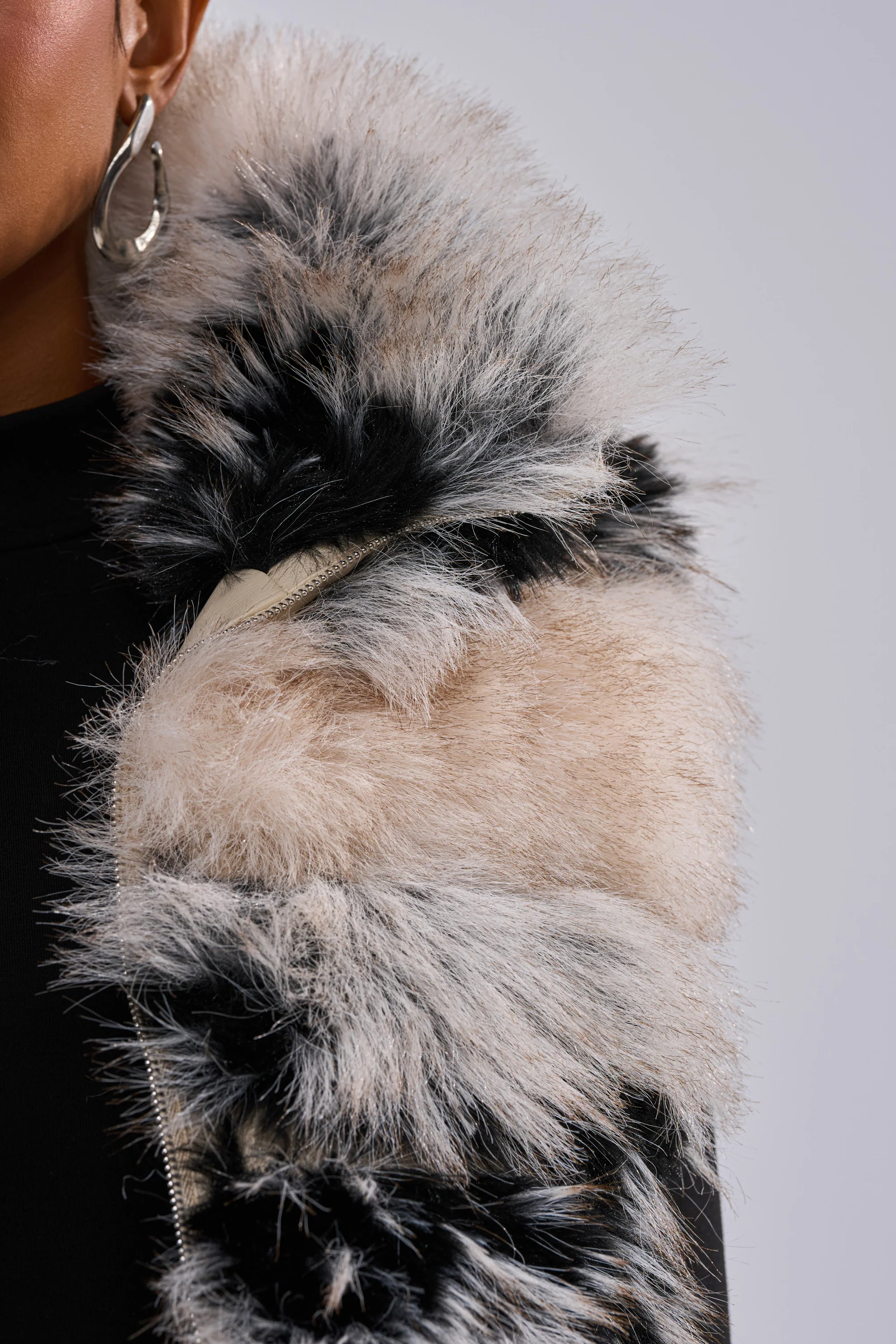 KIKI FAUX FUR VEST - Image 15