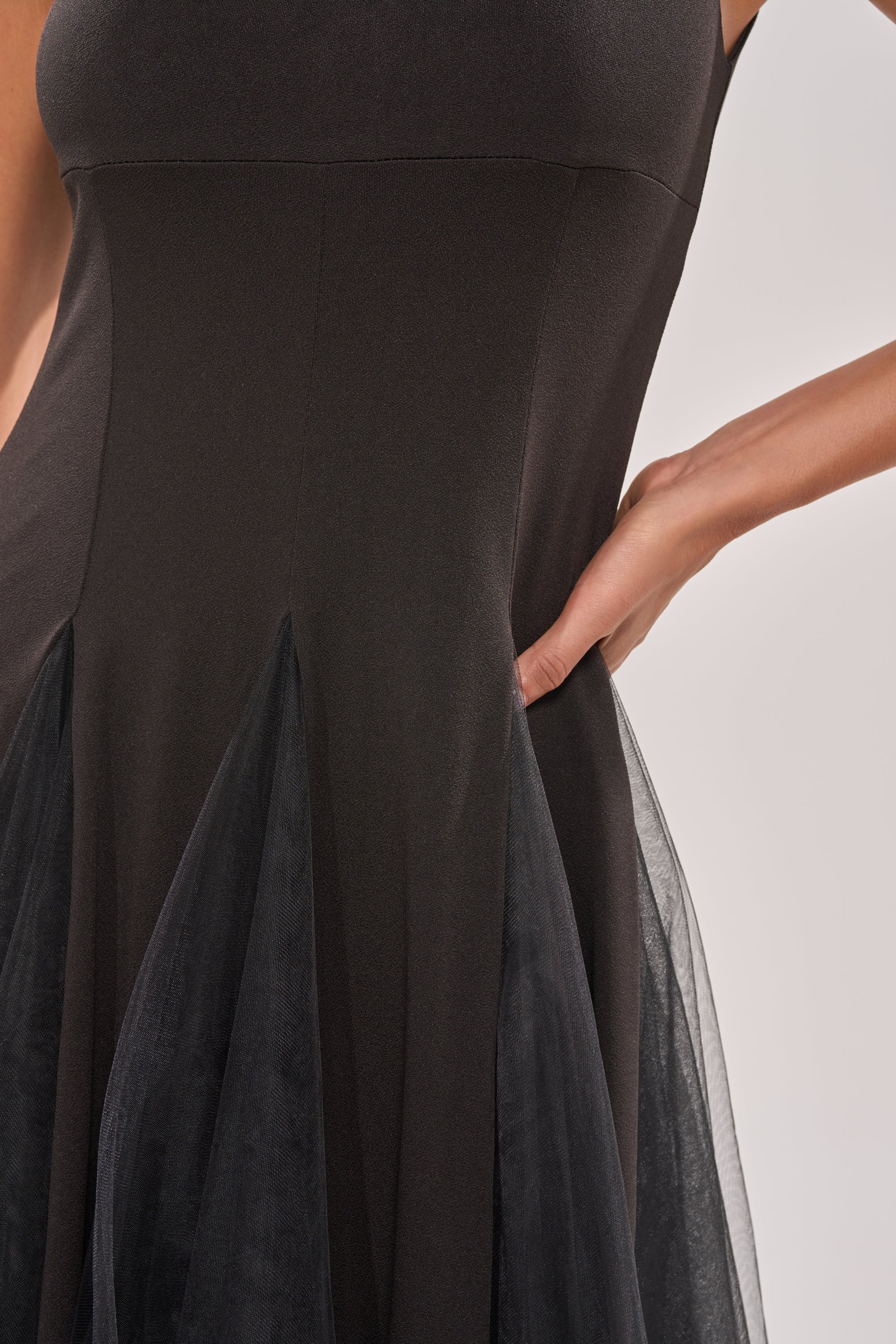 KNOW YOUR WORTH TULLE MIDI DRESS IN BLACK - Image 9