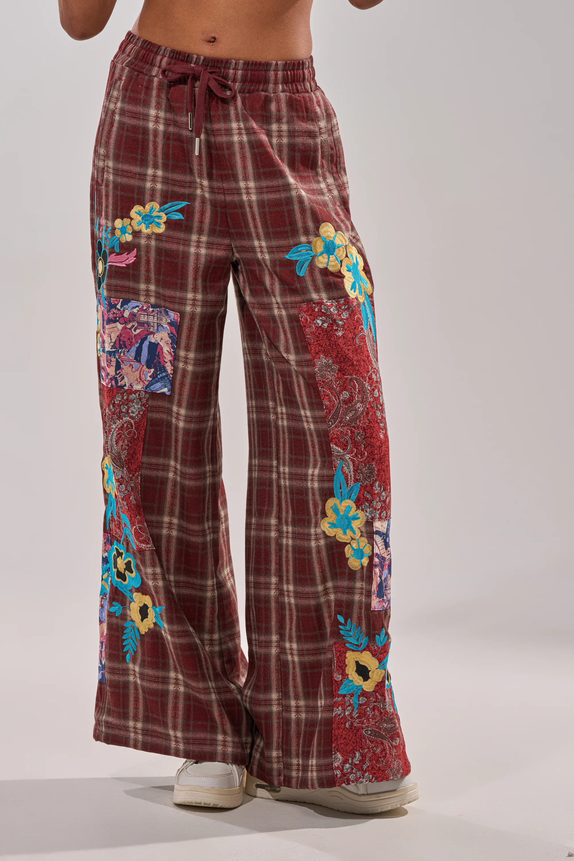 KRIYSTA FLORAL PATCH PLAID PANT - Image 3