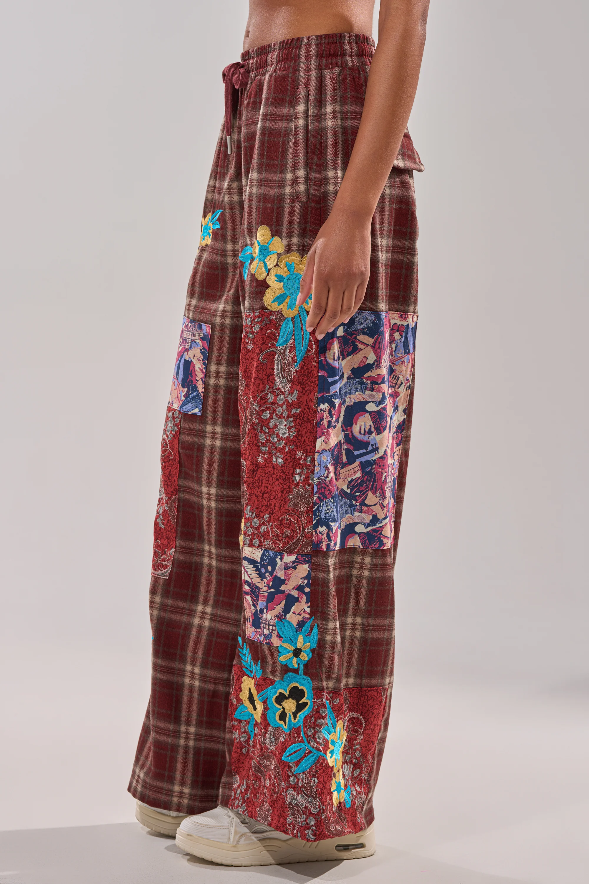 KRIYSTA FLORAL PATCH PLAID PANT - Image 4