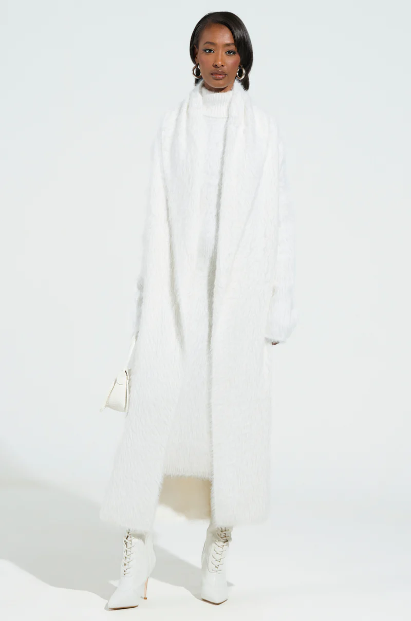 KYLIE FUZZY CARDIGAN IN WHITE - Image 3