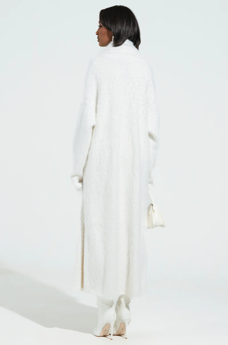 KYLIE FUZZY CARDIGAN IN WHITE - Image 5