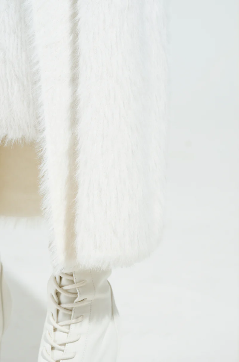 KYLIE FUZZY CARDIGAN IN WHITE - Image 7