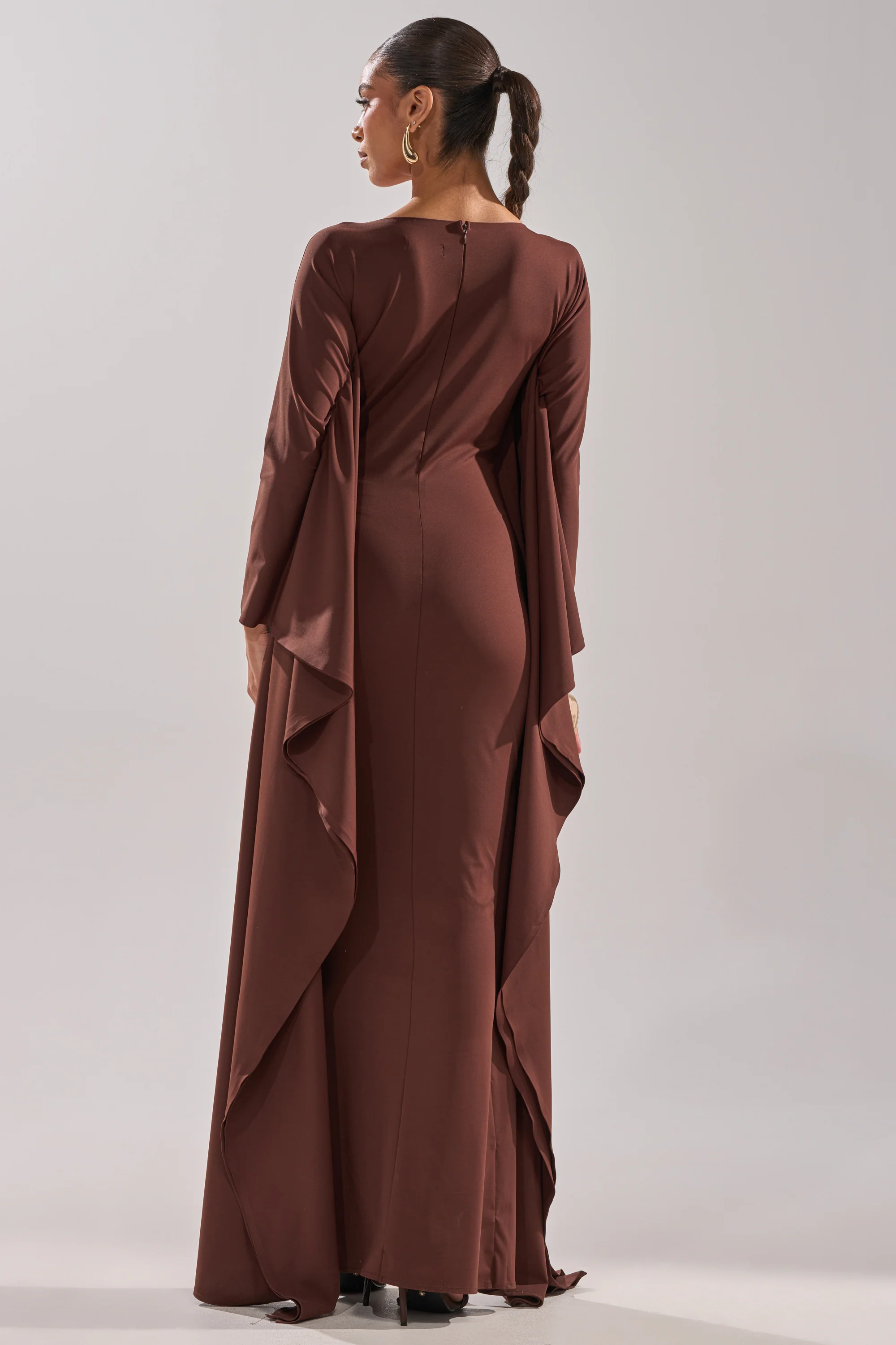 KYLIE MAXI DRESS WITH RUFFLE SLEEVES IN BROWN - Image 6