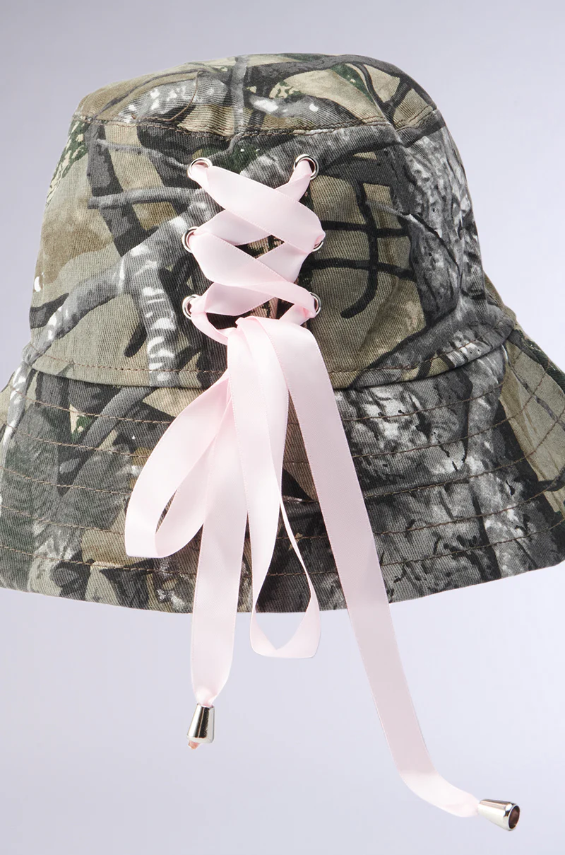 LACE ME UP CAMO BUCKET HAT - Image 5