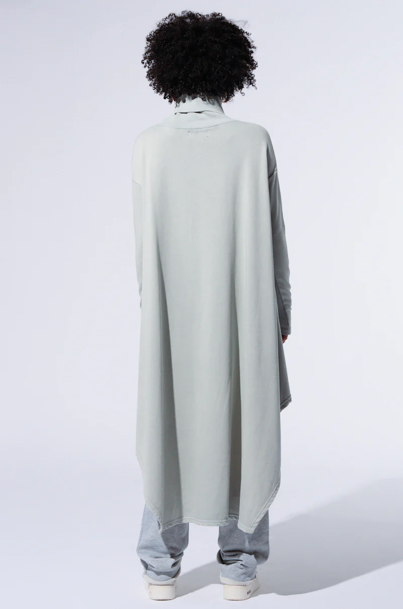LAINIE TURTLENECK HIGH LOW SWEATSHIRT DRESS IN GREY - Image 4