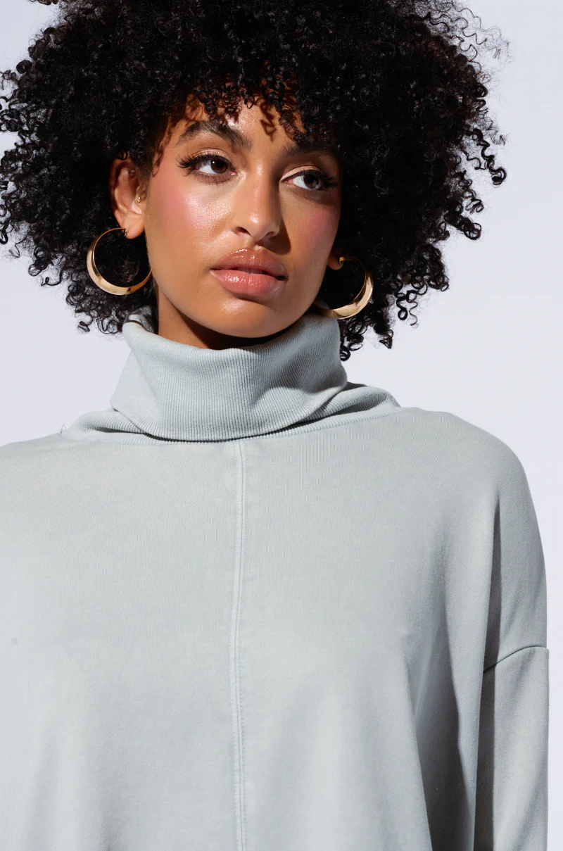 LAINIE TURTLENECK HIGH LOW SWEATSHIRT DRESS IN GREY - Image 5