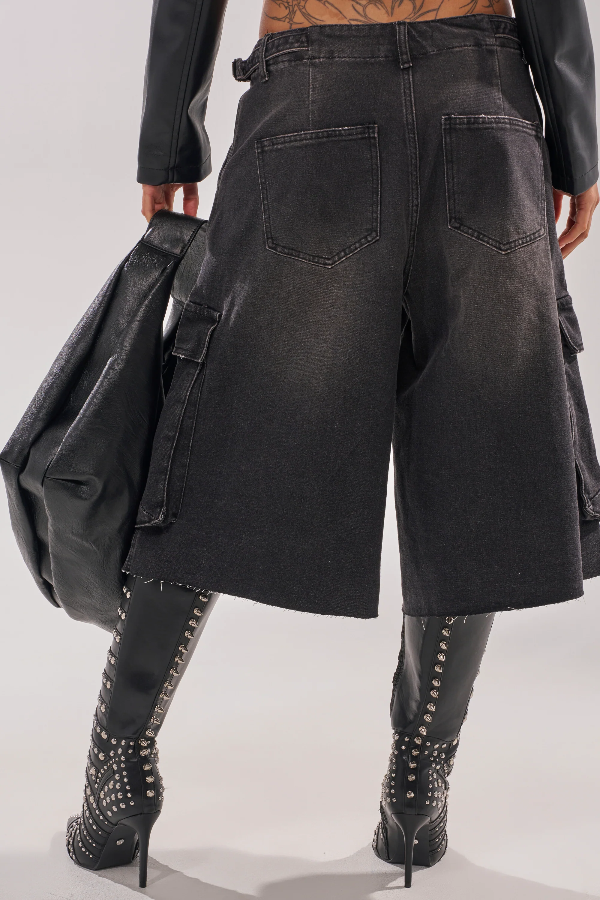 LANA DENIM JORT IN BLACK WASH DENIM - Image 4