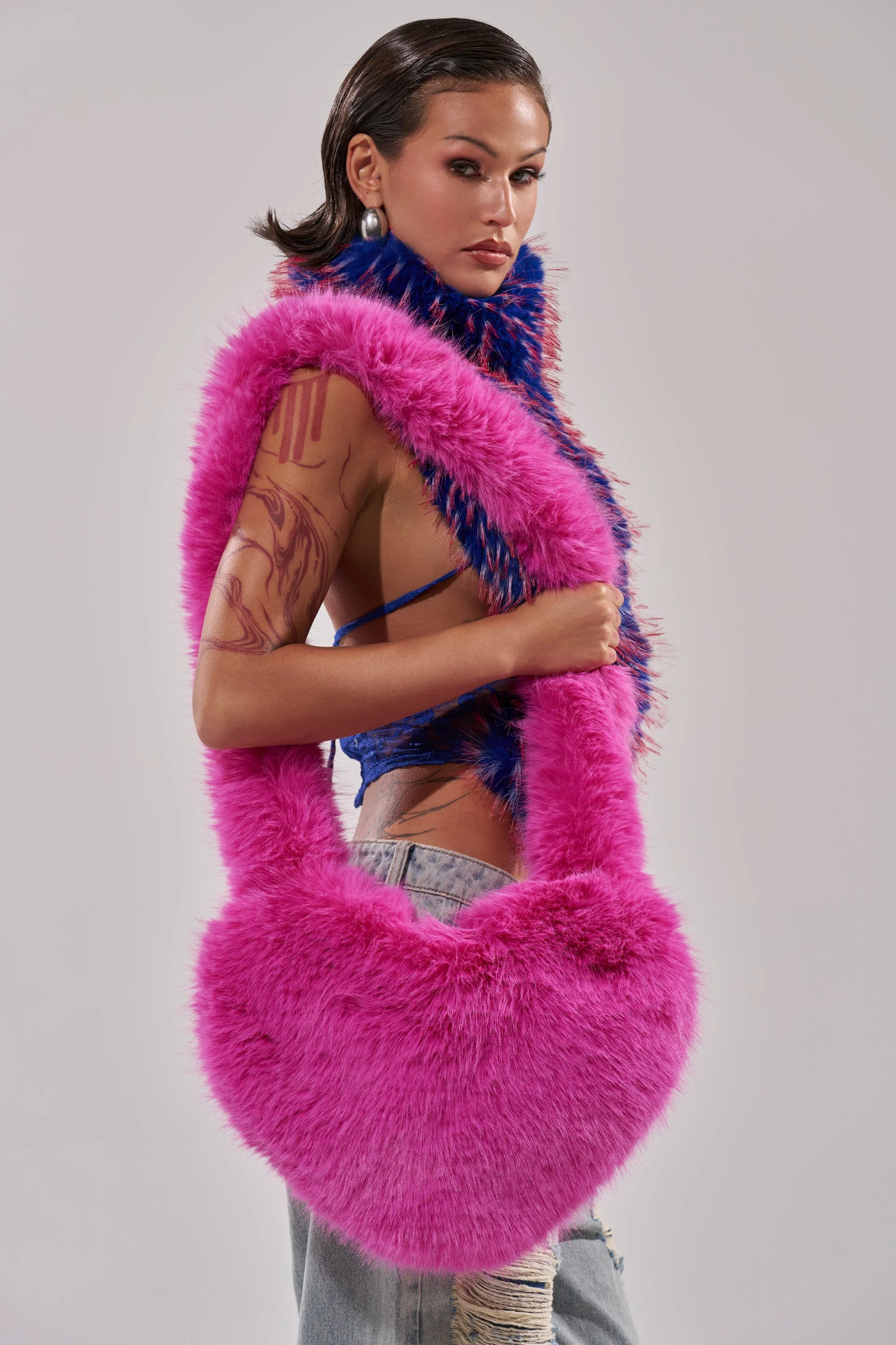 LANA FAUX FUR HEART BAG IN PINK - Image 2