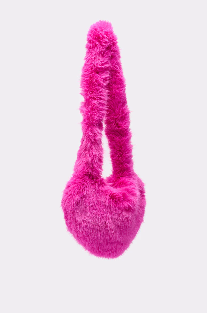 LANA FAUX FUR HEART BAG IN PINK - Image 3