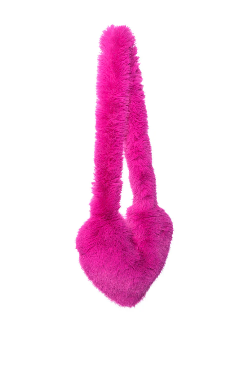 LANA FAUX FUR HEART BAG IN PINK - Image 7