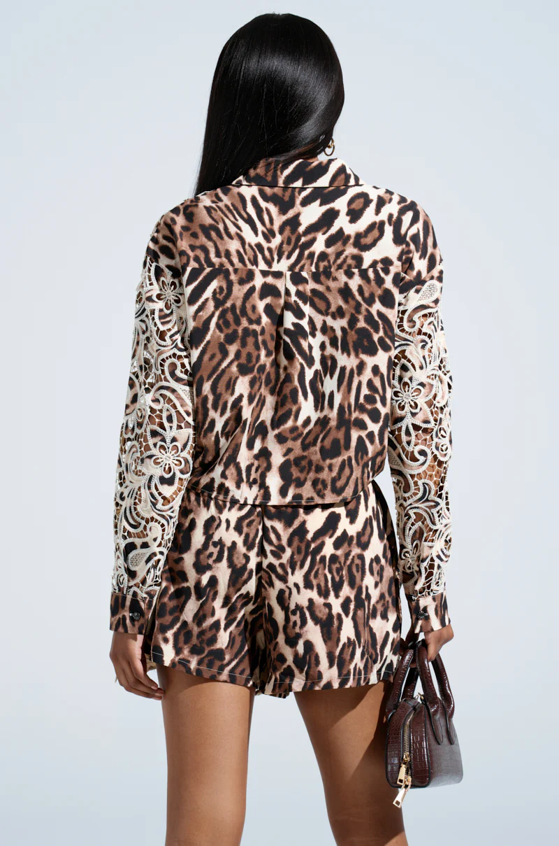 LEILA LEOPARD BUTTON DOWN - Image 4