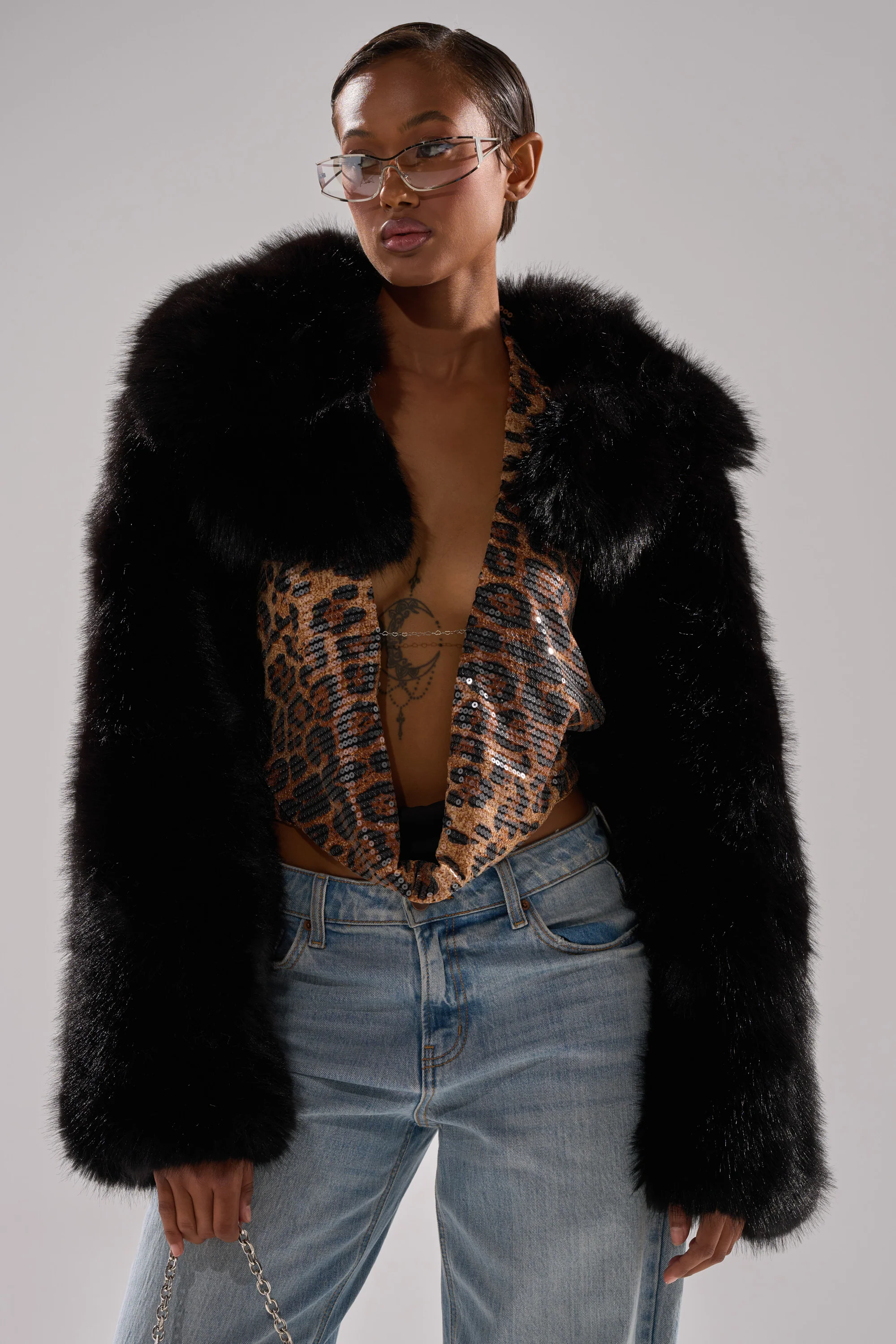 LEILA ULTRA CROP FAUX FUR IN BLACK - Image 3