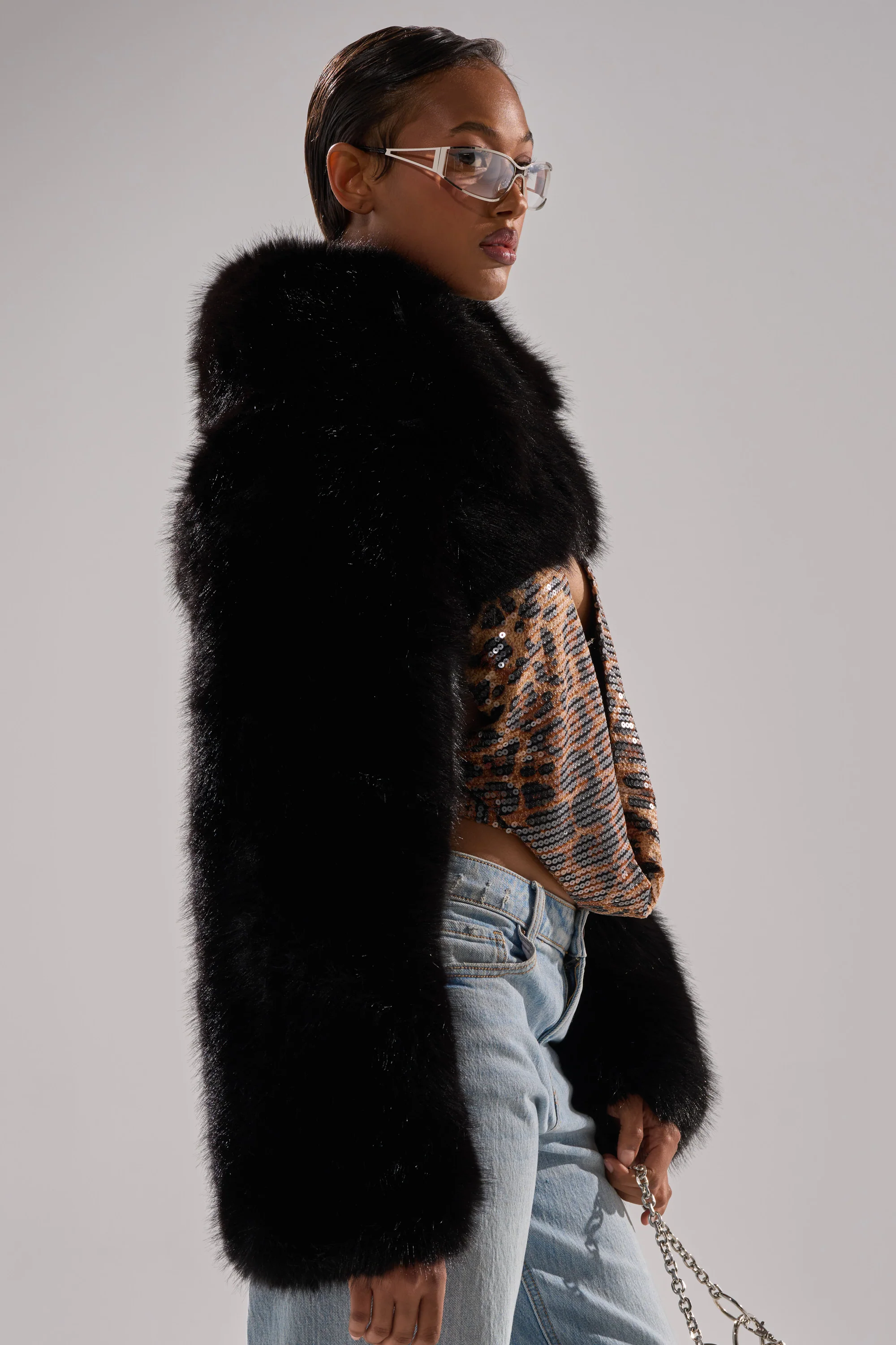LEILA ULTRA CROP FAUX FUR IN BLACK - Image 4