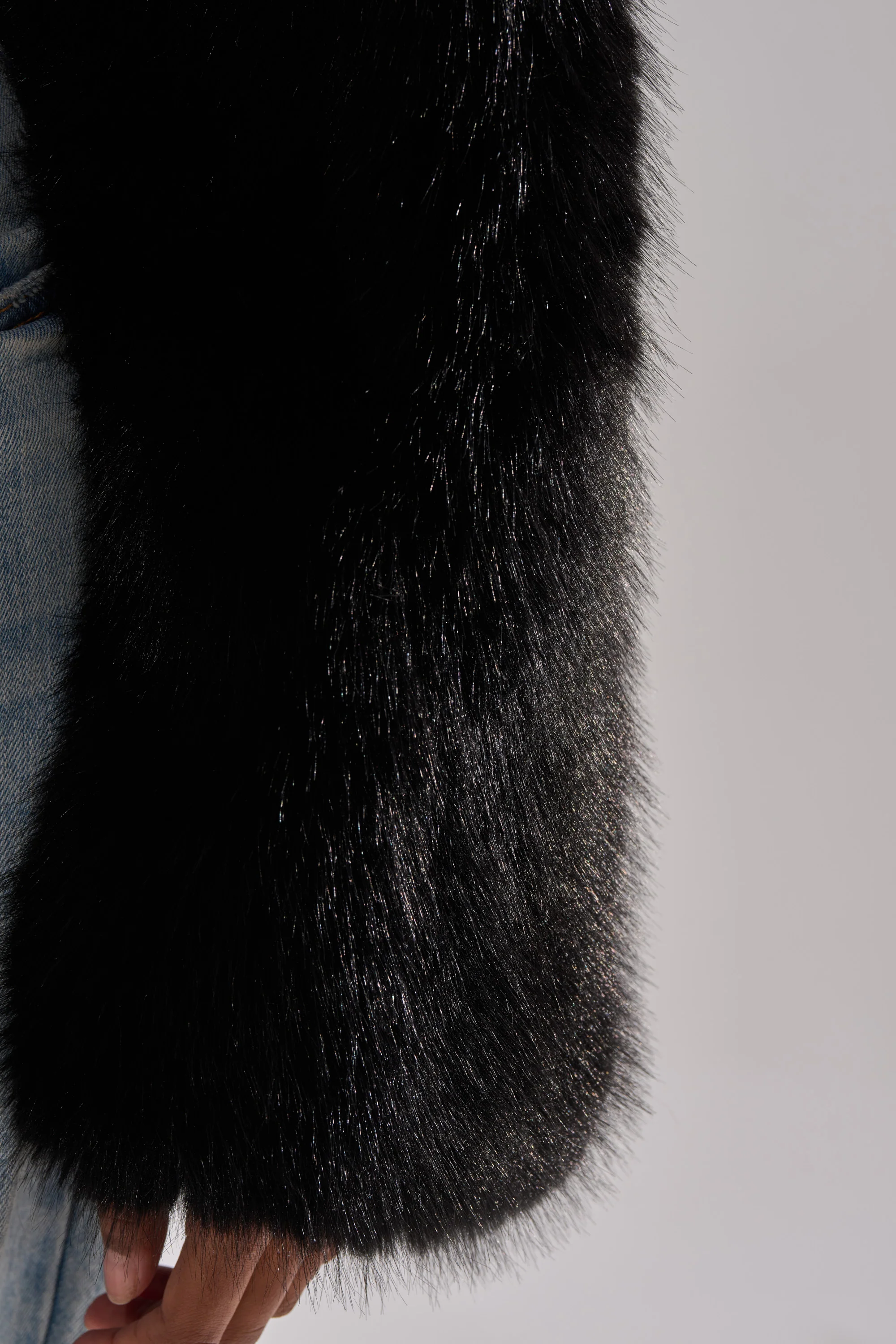 LEILA ULTRA CROP FAUX FUR IN BLACK - Image 8