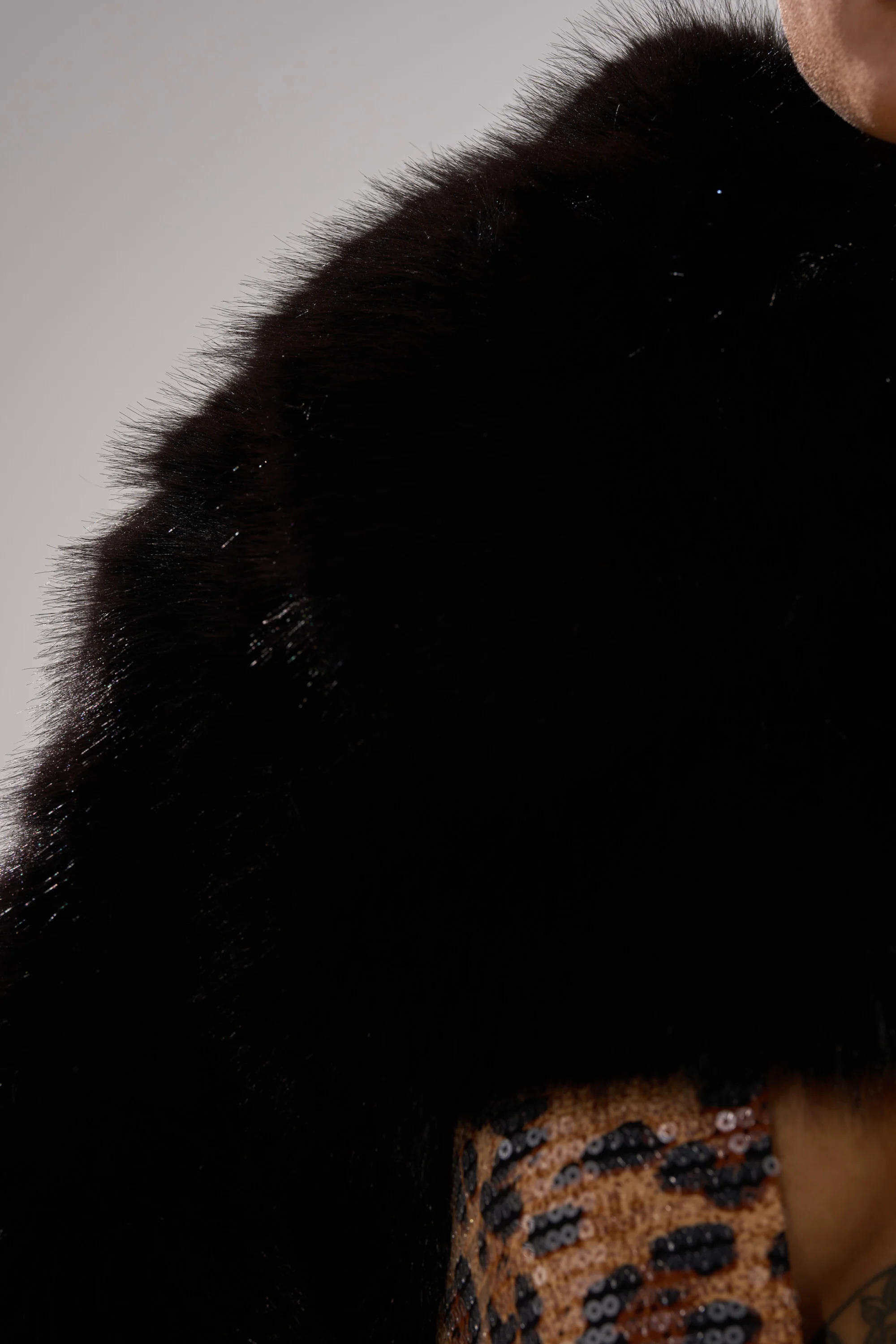 LEILA ULTRA CROP FAUX FUR IN BLACK - Image 9