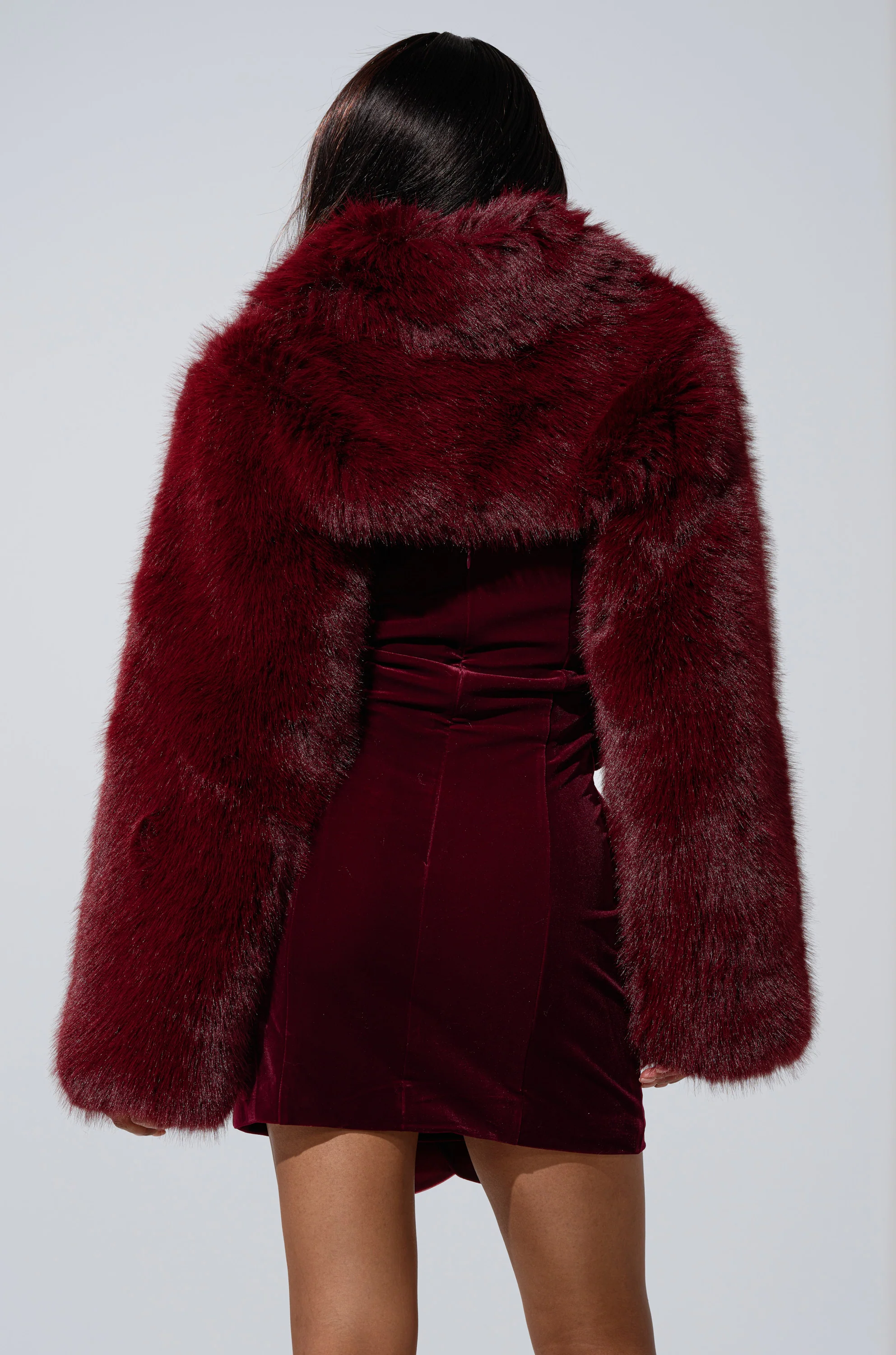 LEILA ULTRA CROP FAUX FUR IN BURGUNDY - Image 10