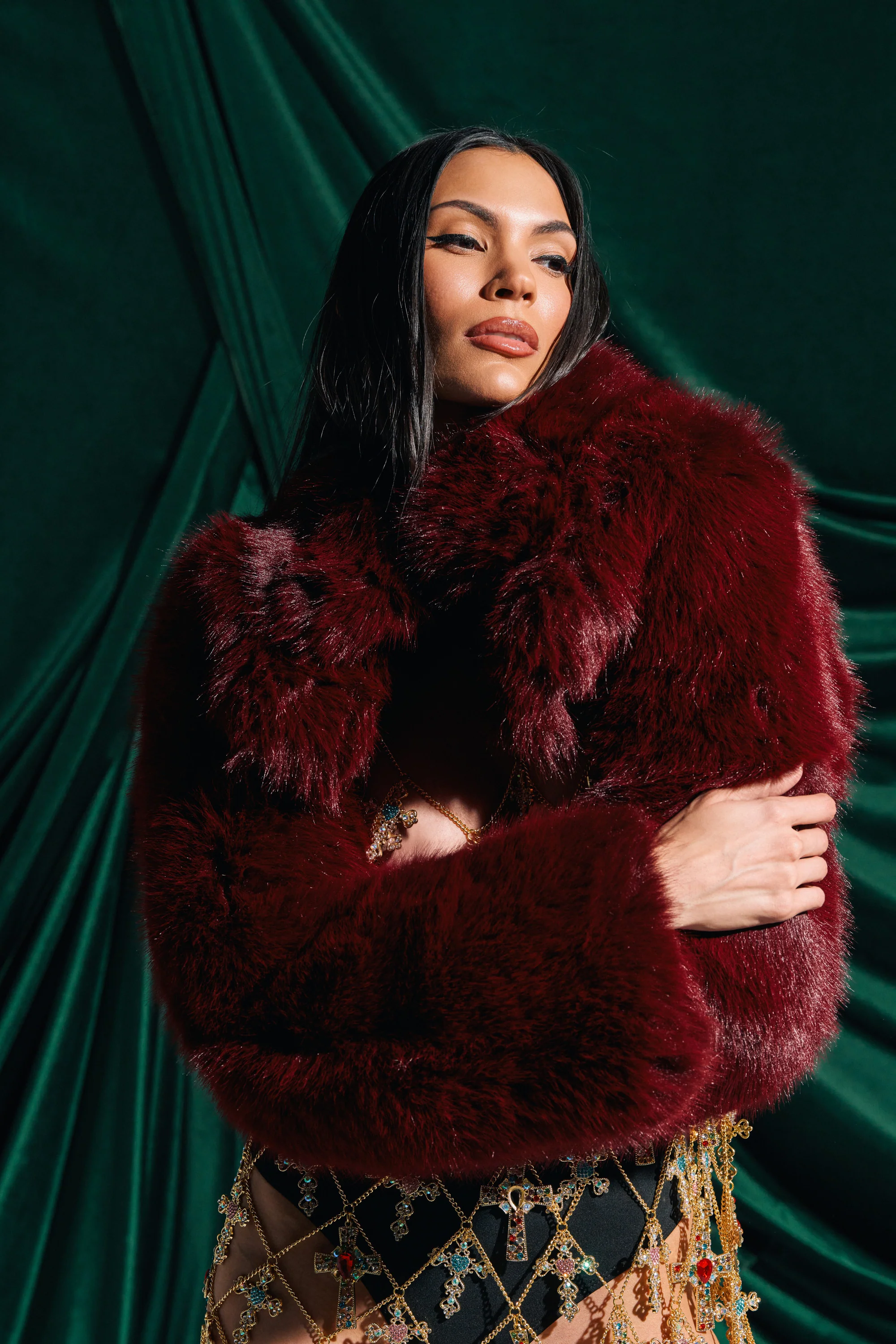 LEILA ULTRA CROP FAUX FUR IN BURGUNDY - Image 2
