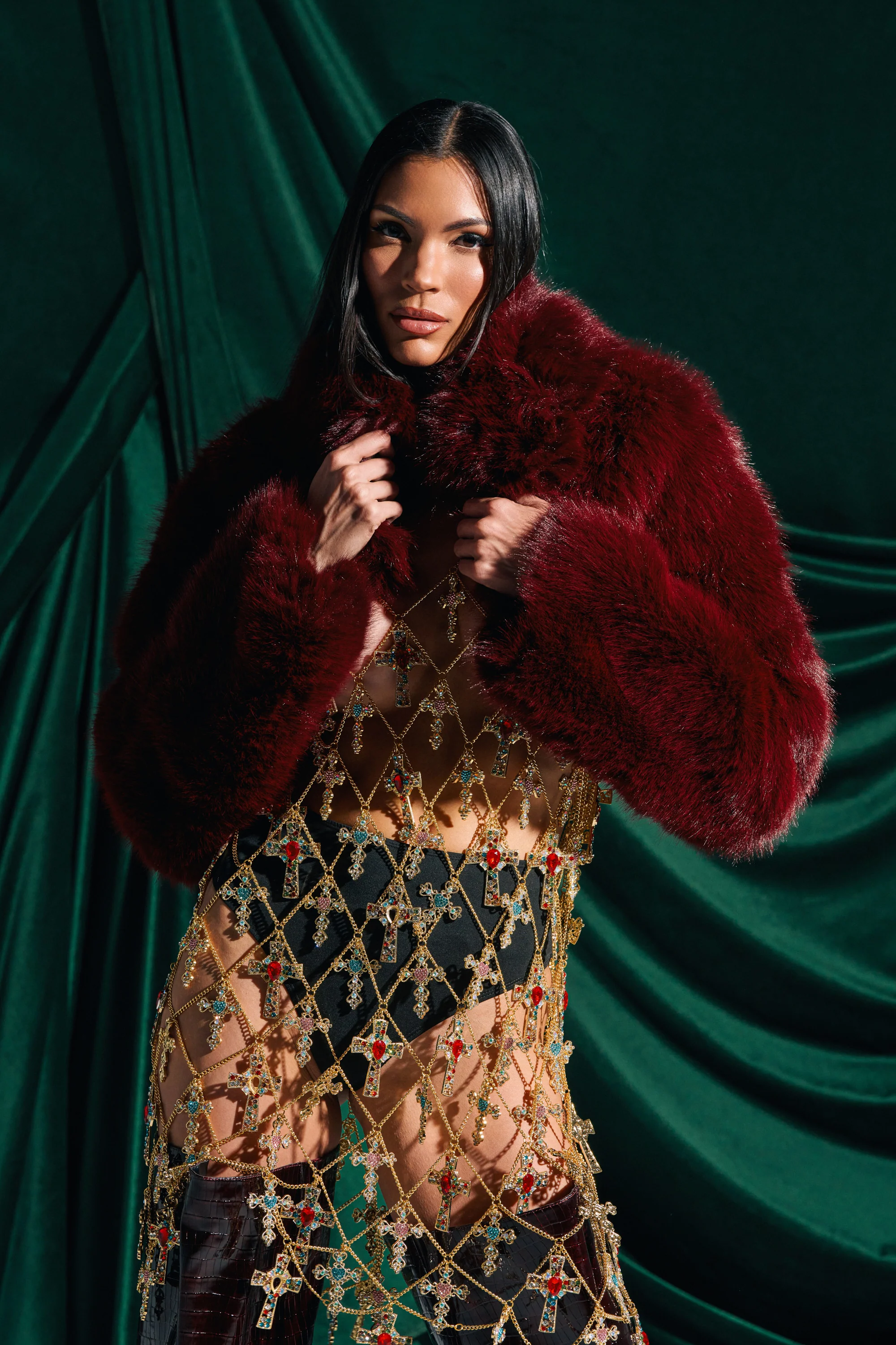 LEILA ULTRA CROP FAUX FUR IN BURGUNDY - Image 3