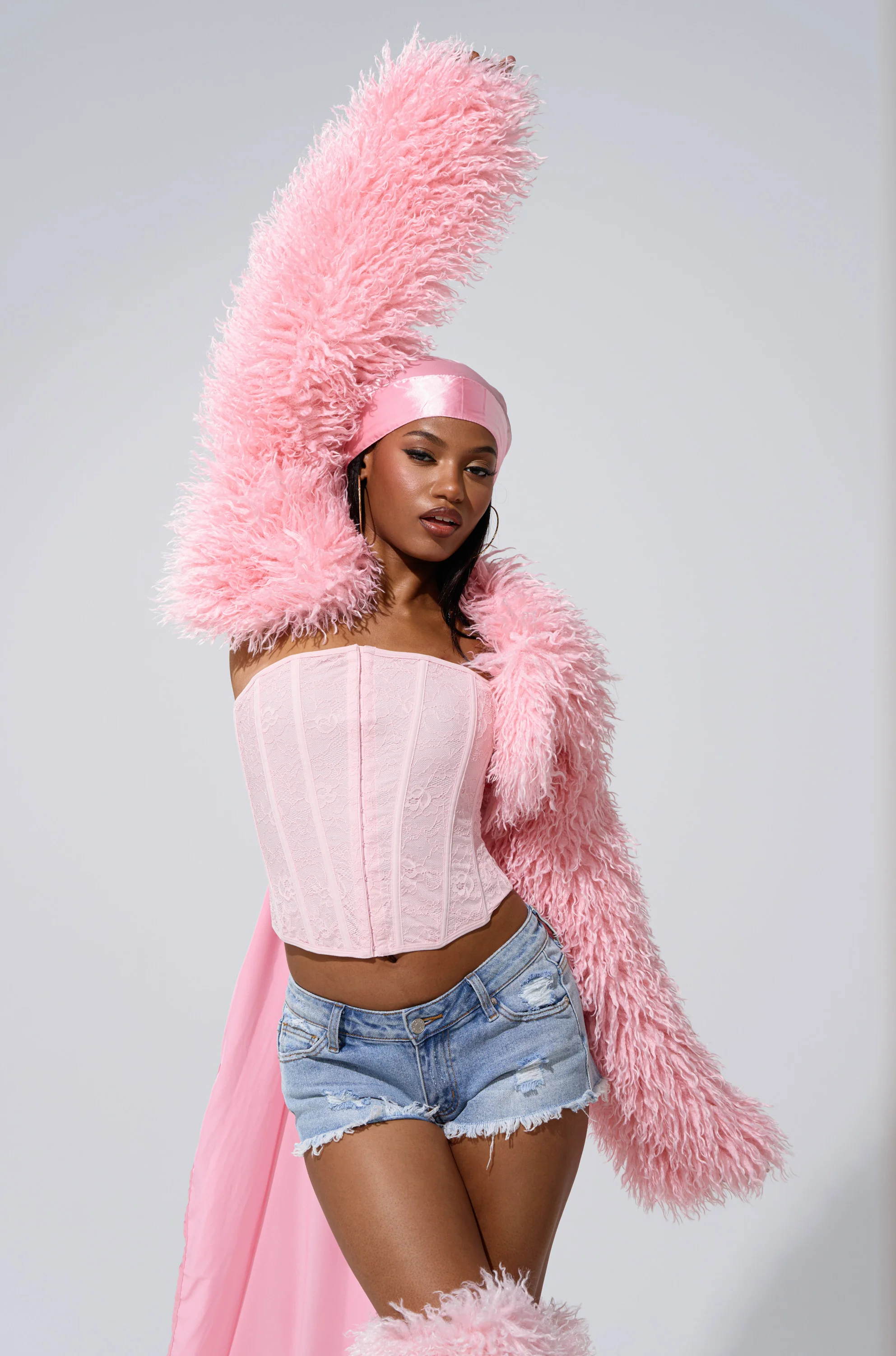 LEILA ULTRA CROP FAUX FUR IN LIGHT PINK - Image 6