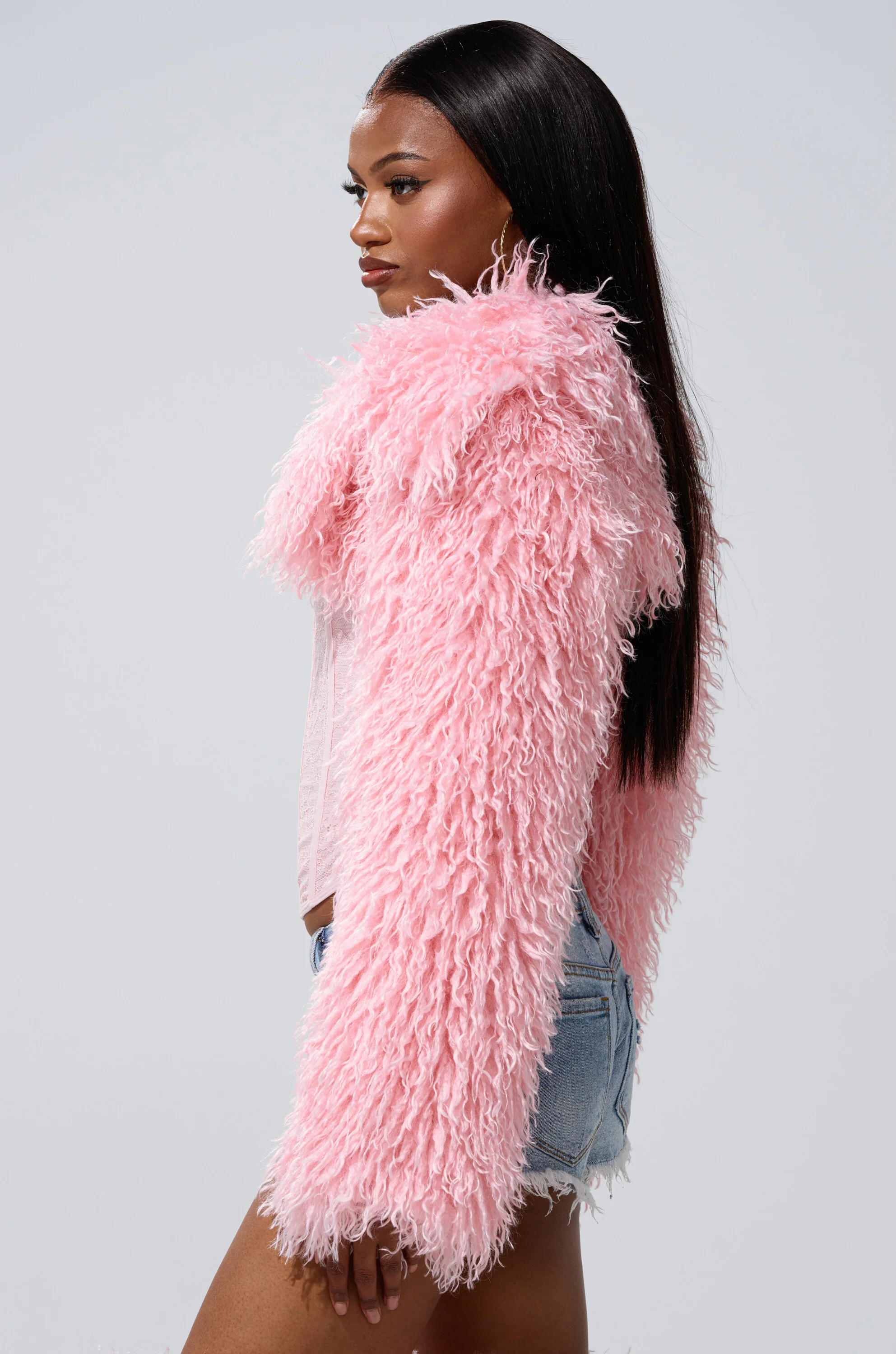 LEILA ULTRA CROP FAUX FUR IN LIGHT PINK - Image 7