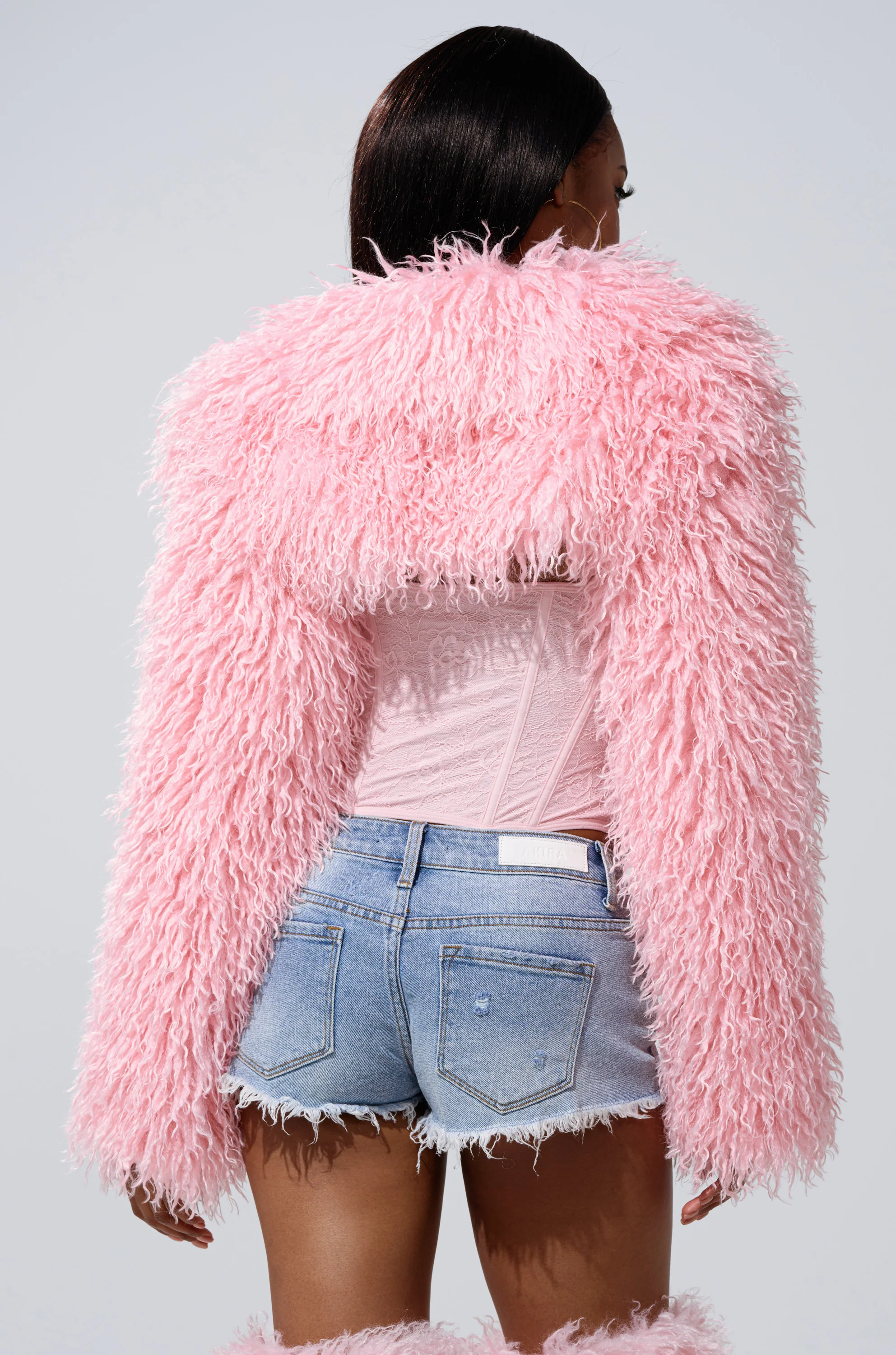 LEILA ULTRA CROP FAUX FUR IN LIGHT PINK - Image 8