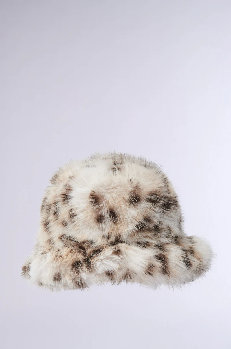 LEO BABE FAUX FUR BUCKET HAT - Image 3