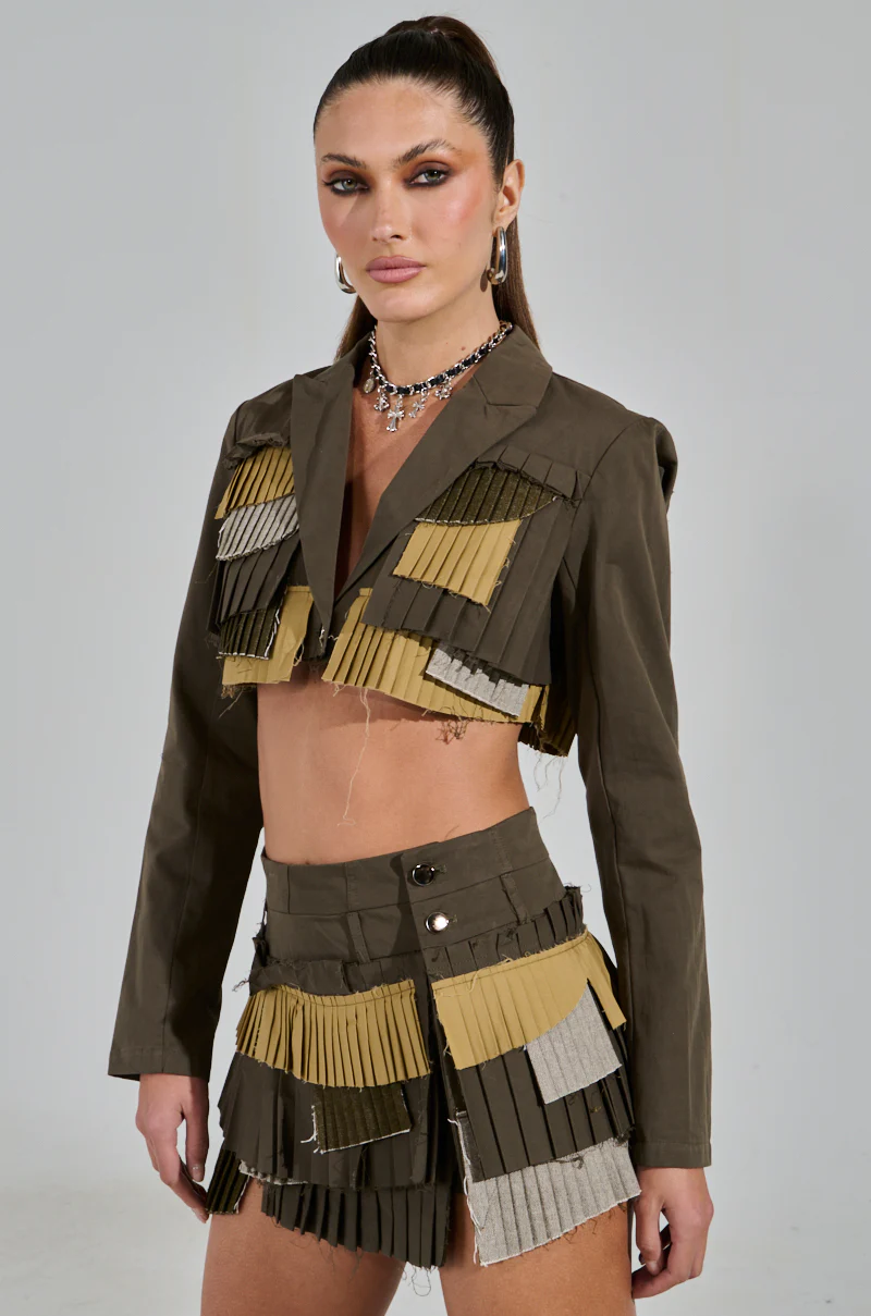 LET ME DOWN SLOWLY CROPPED BLAZER IN OLIVE - Image 4