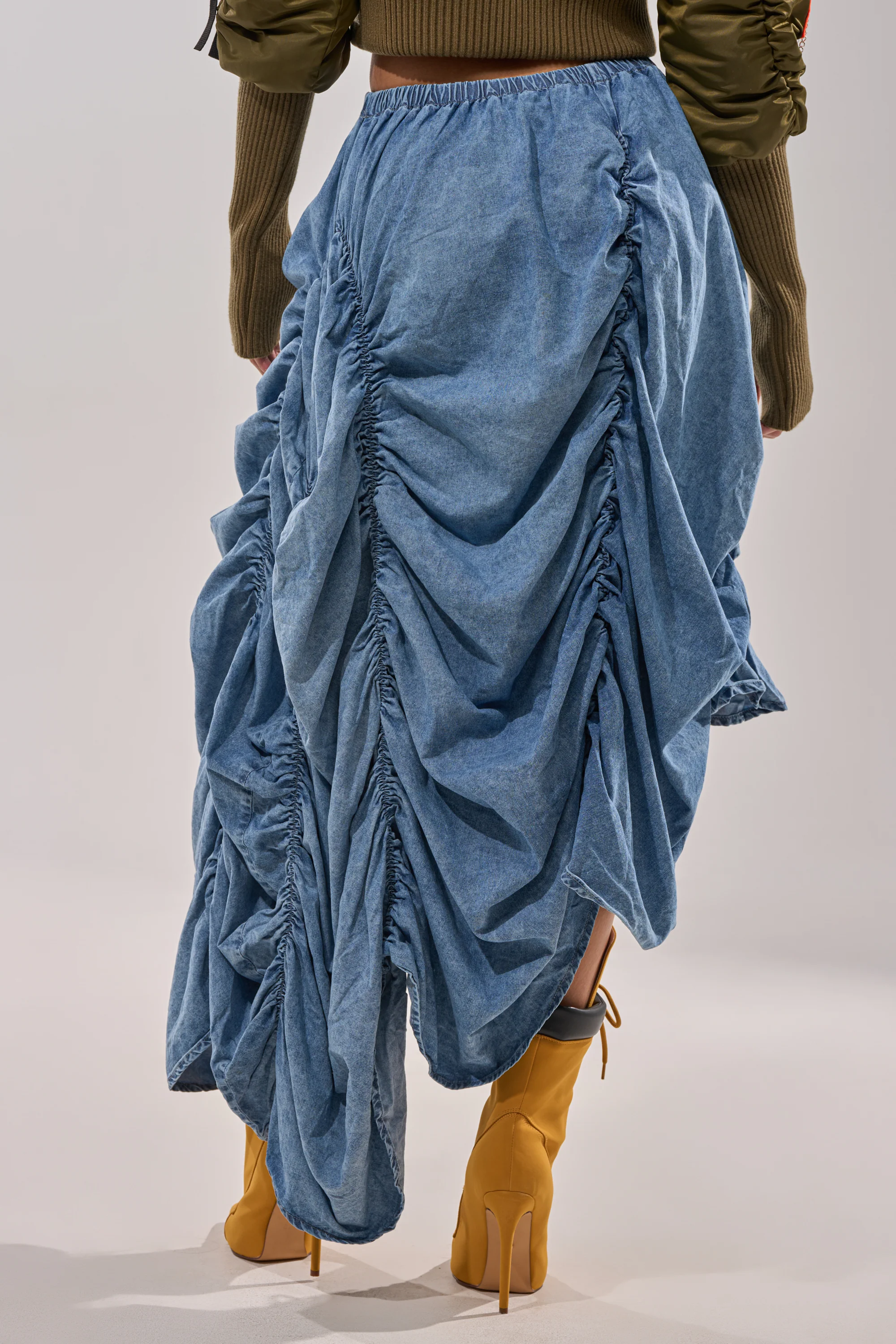 LETS CHANGE IT UP RUCHED MIDI SKIRT IN CHAMBRAY - Image 6