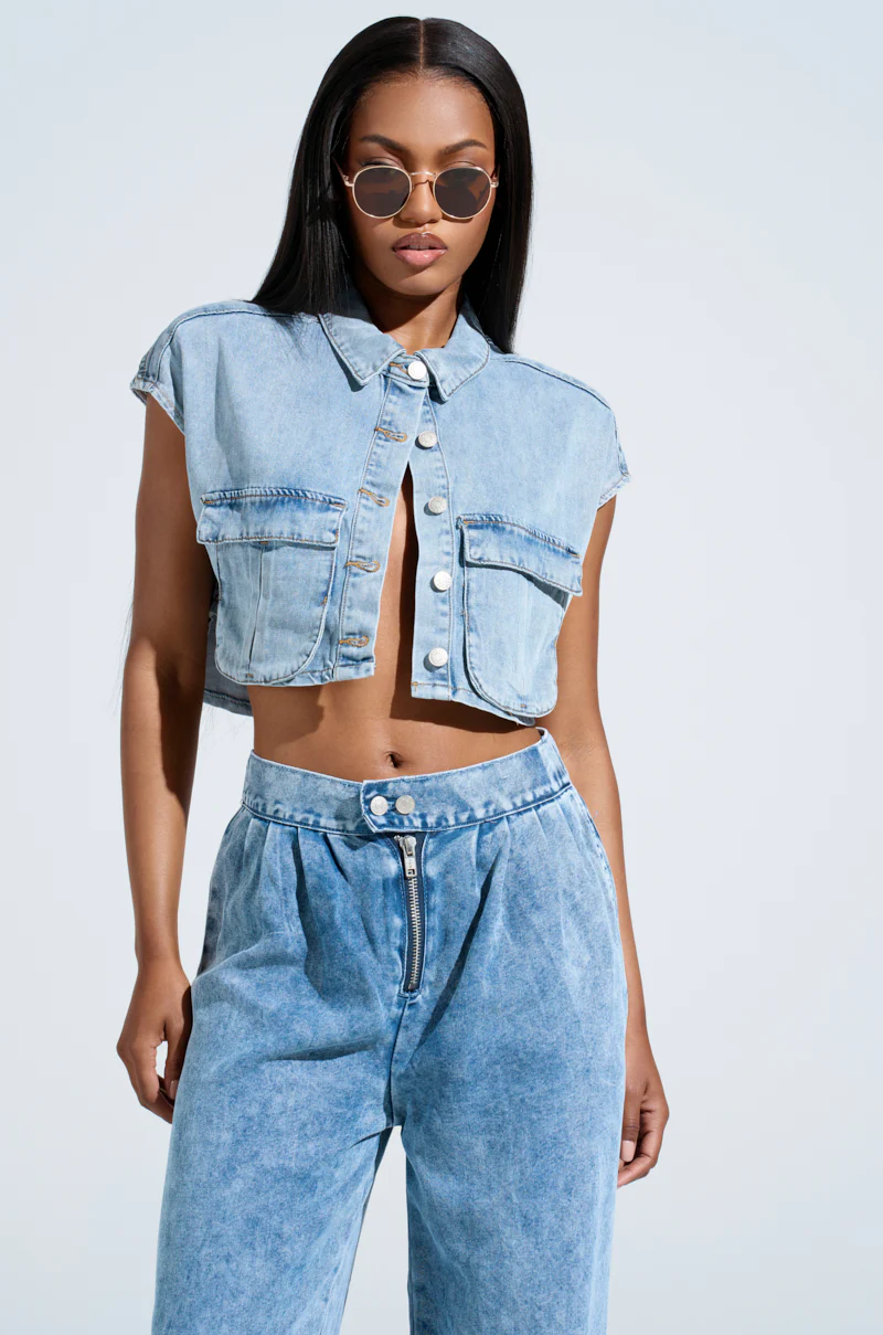 LEXI LIGHTWEIGHT BUTTON DOWN TOP