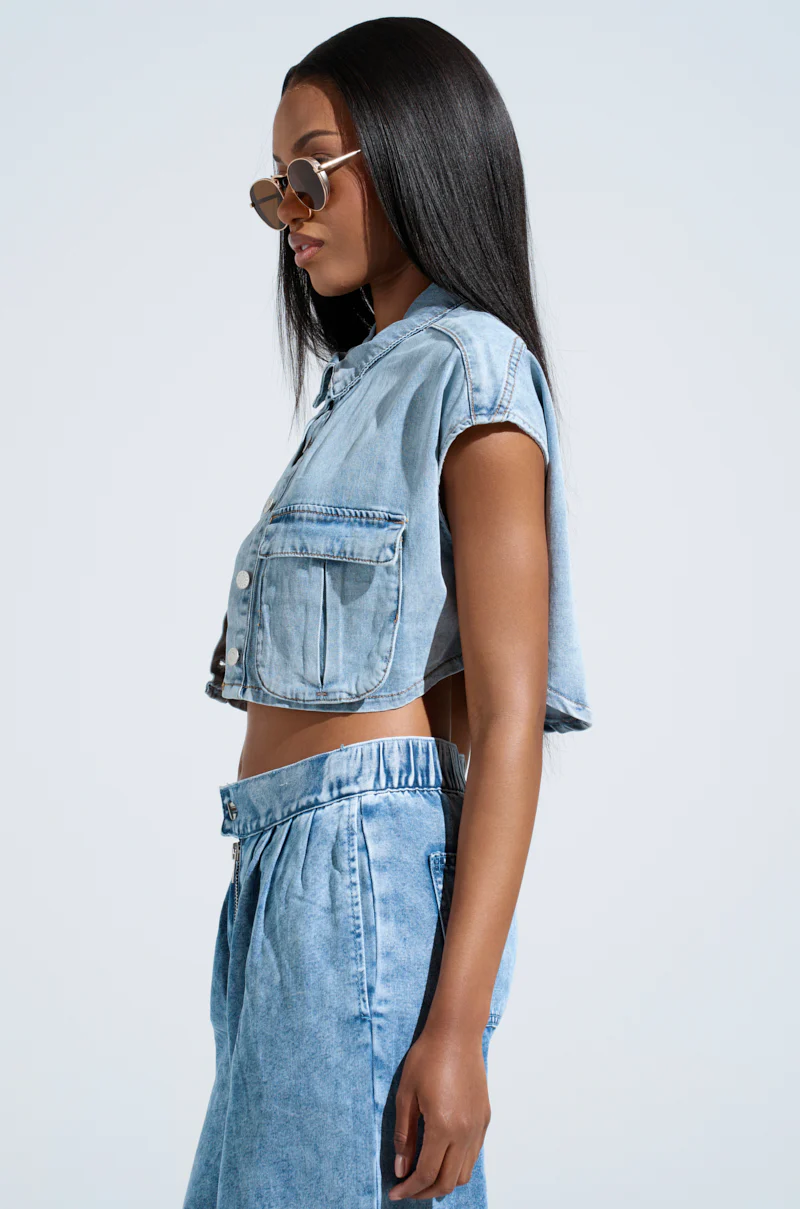LEXI LIGHTWEIGHT BUTTON DOWN TOP - Image 3