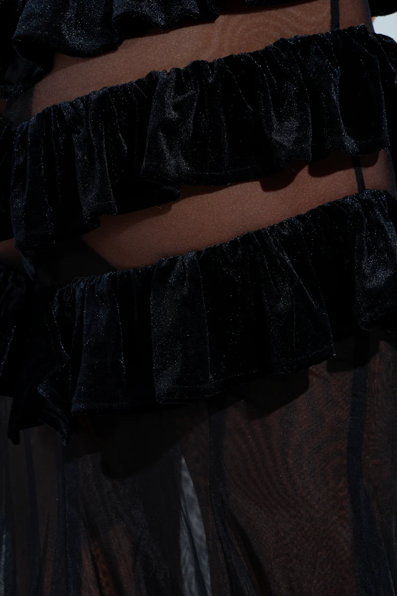 LIGHTS AND ACTION MAXI DRESS IN BLACK - Image 6