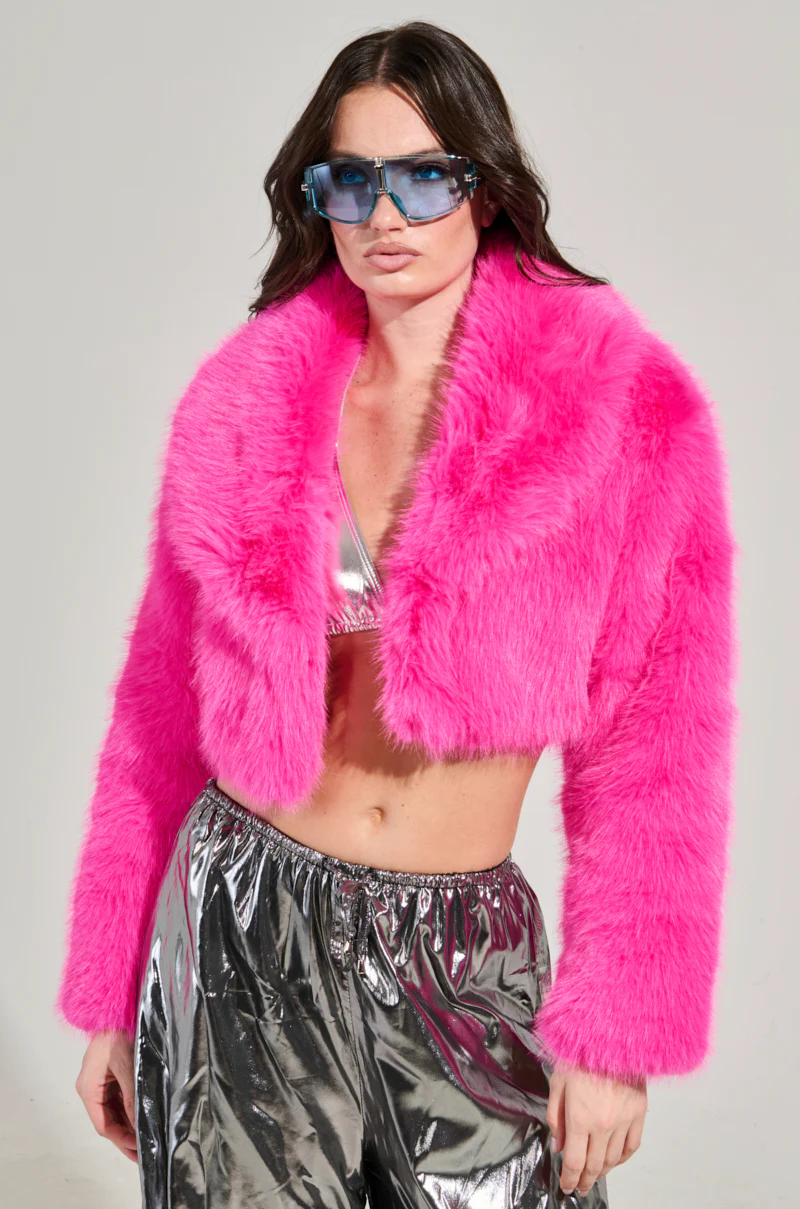 LIGHTS OUT CROPPED FAUX FUR JACKET IN PINK - Image 3