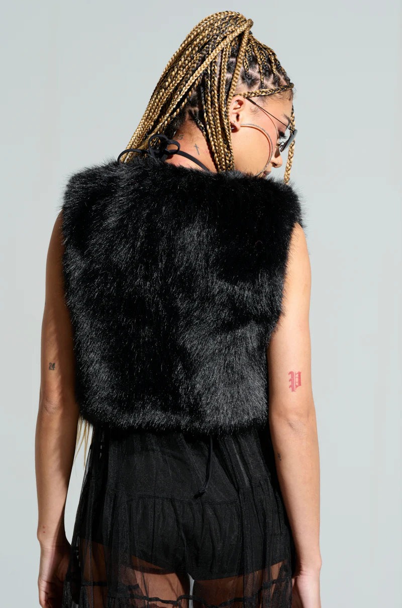 LIGHTS OUT FAUX FUR VEST IN BLACK - Image 3