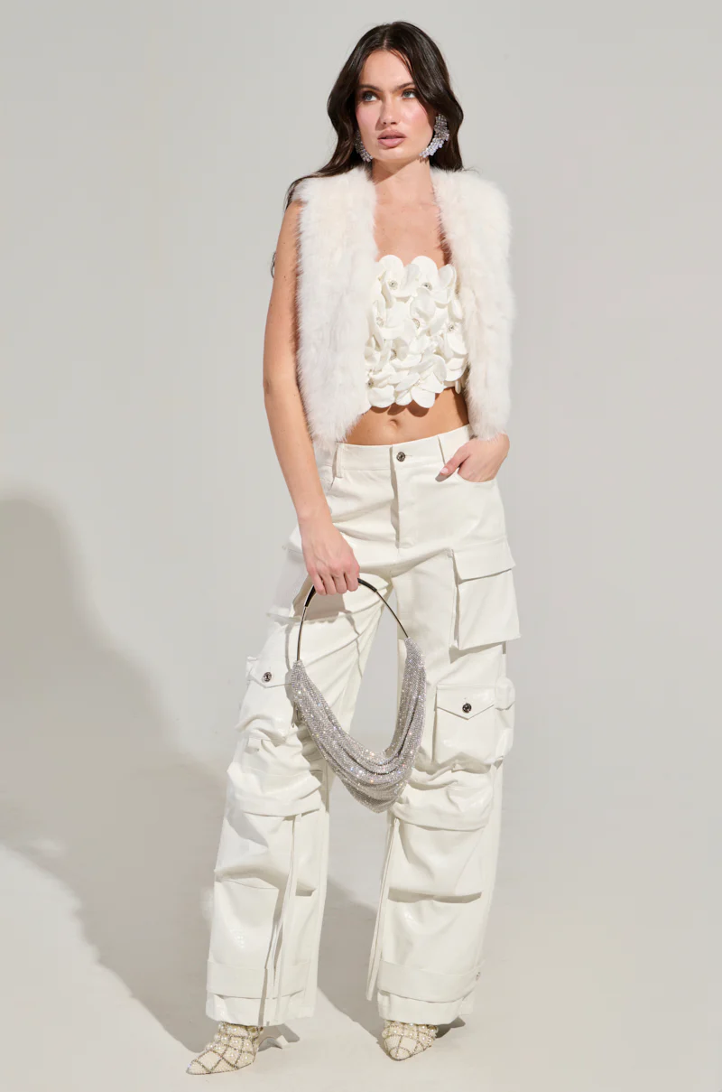 LIGHTS OUT FAUX FUR VEST IN WHITE - Image 5